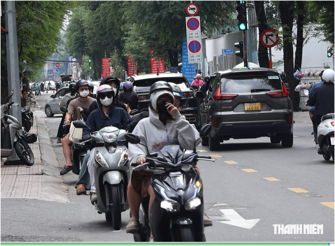 Ngày đầu đường Võ Văn Tần thành hai chiều cho xe máy: Tài xế phấn khởi, - Ảnh 2.