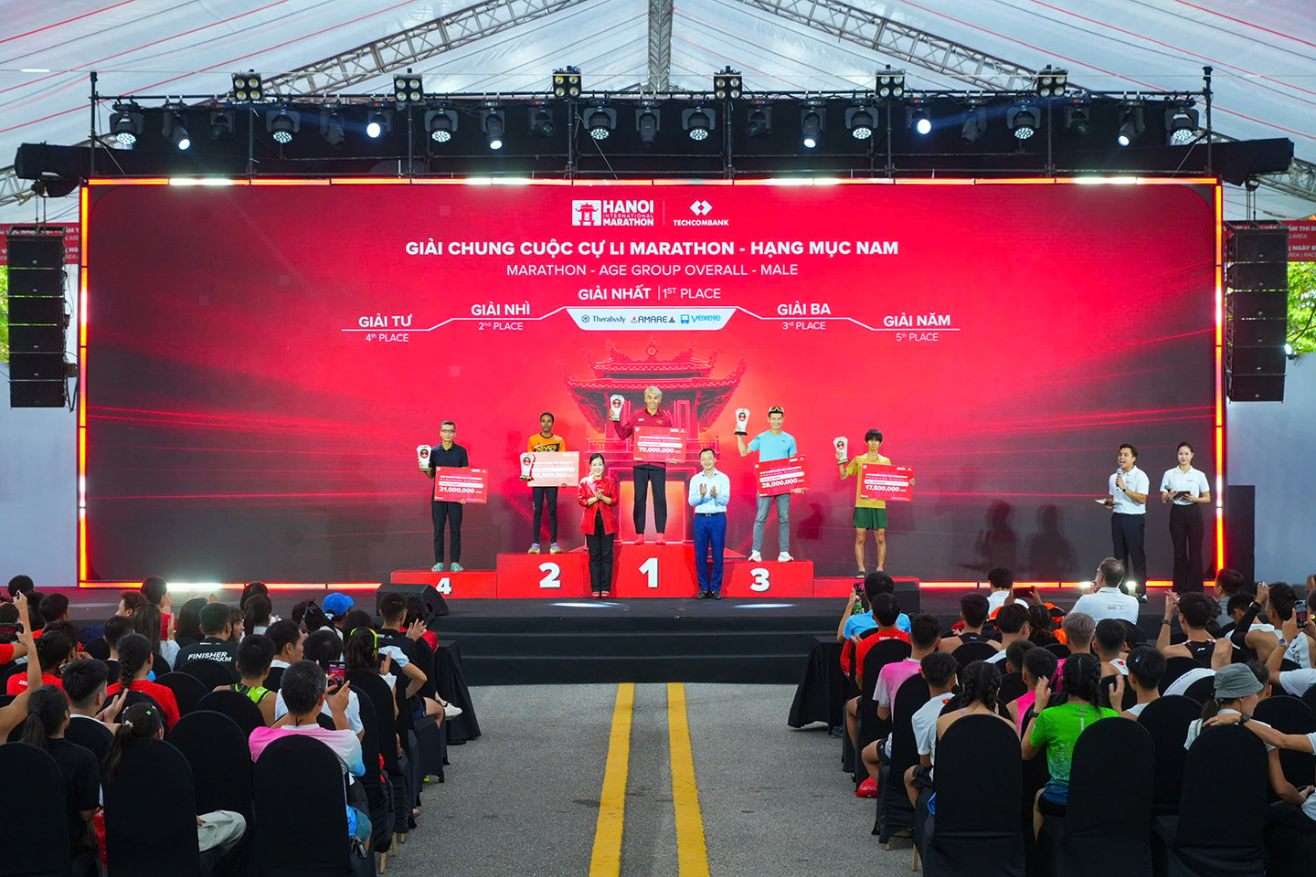Bứt phá kỷ lục tại giải Marathon Quốc tế Hà Nội Techcombank Mùa thứ 5 - Ảnh 3.