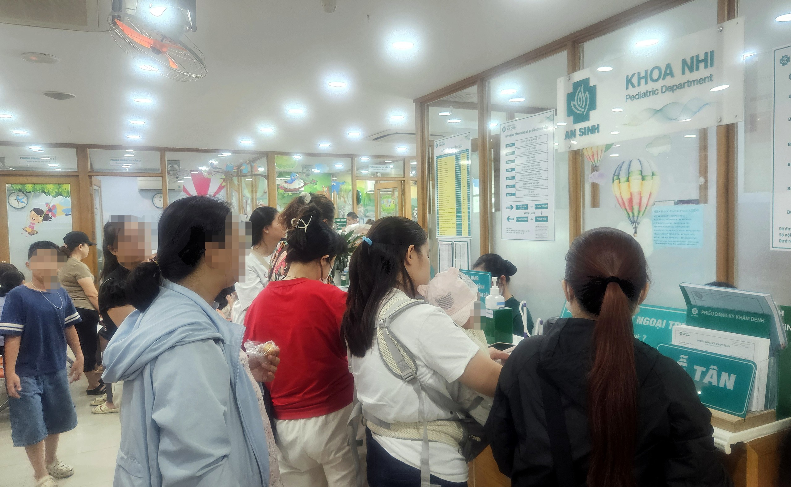 Cúm mùa ở trẻ tăng: Chăm sóc tại nhà ra sao, khi nào cần đi viện? - Ảnh 1.