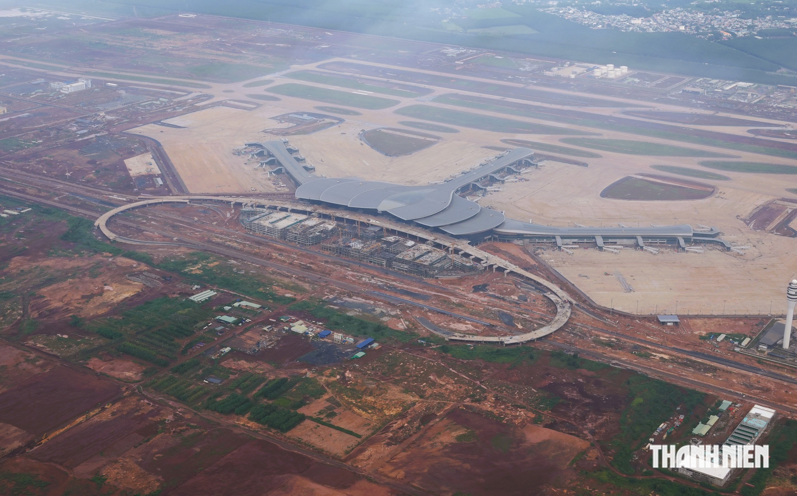 S&acirc;n bay Long Th&agrave;nh, nh&igrave;n từ trực thăng  - Ảnh 1.