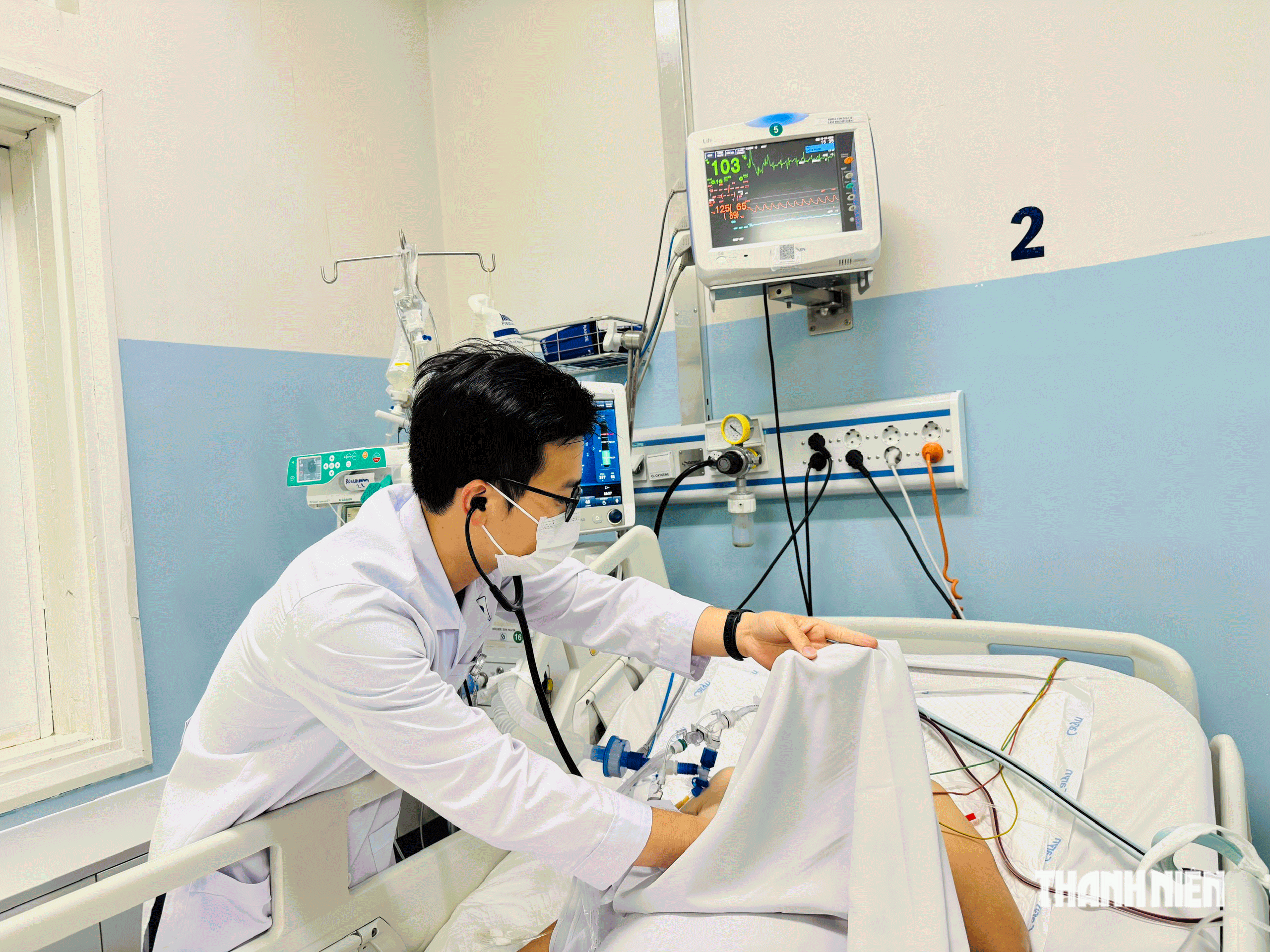 Bác sĩ nội trú cũng phải chờ việc- Ảnh 1.