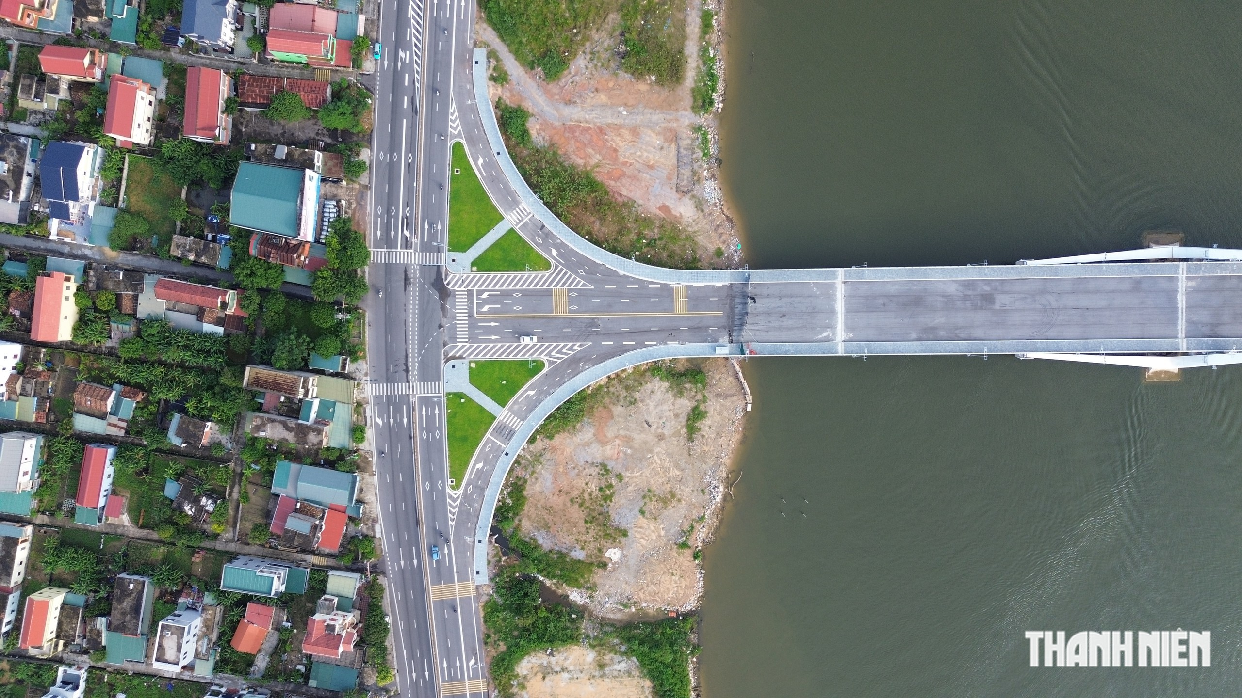 Ngắm cầu mái vòm ngàn tỉ bắc qua sông Nhật Lệ sắp hoàn thành - Ảnh 6.