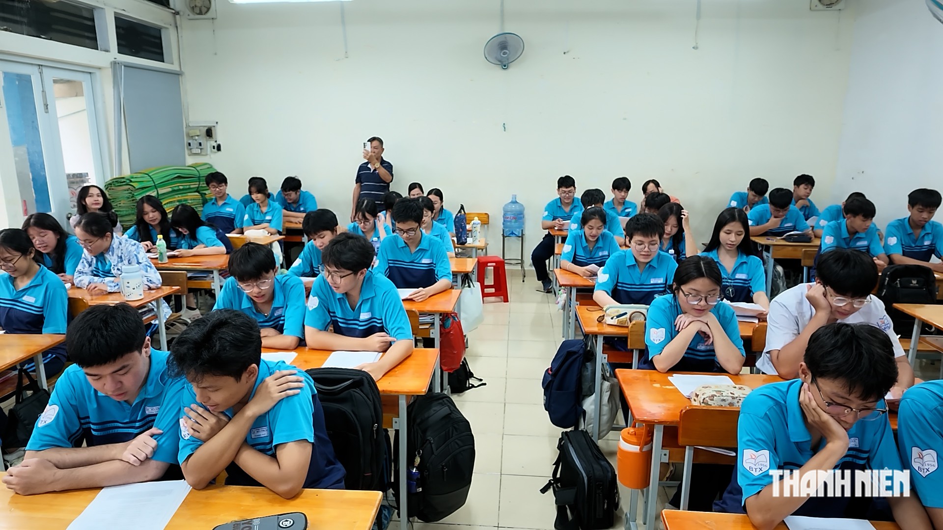 Trường đưa đờn ca tài tử vào lớp: Học sinh thích thú trải nghiệm cùng nghệ sĩ - Ảnh 2.