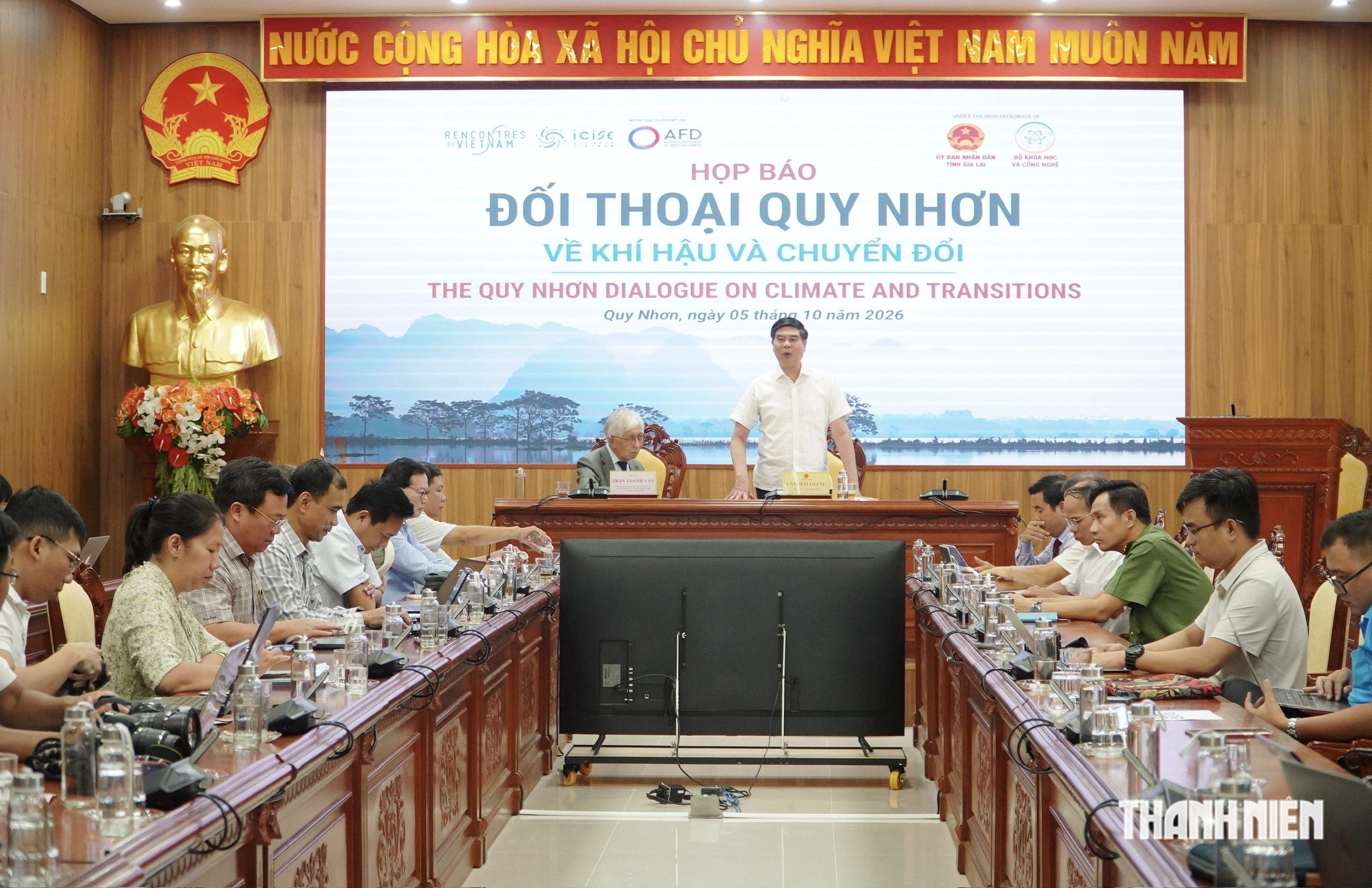 Hơn 100 chuyên gia đến Quy Nhơn bàn chuyện ứng phó biến đổi khí hậu - Ảnh 1.