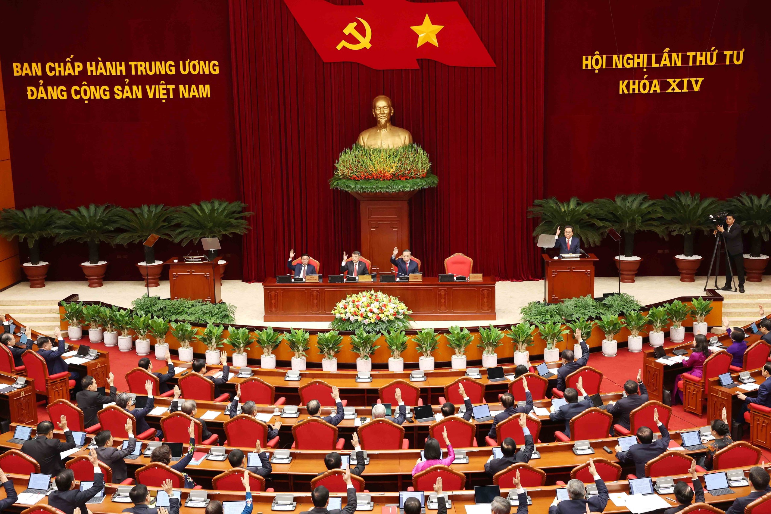 Trung ương Đảng thảo luận chủ trương đổi tên Đảng ủy MTTQ, các đoàn thể Trung ương- Ảnh 1.