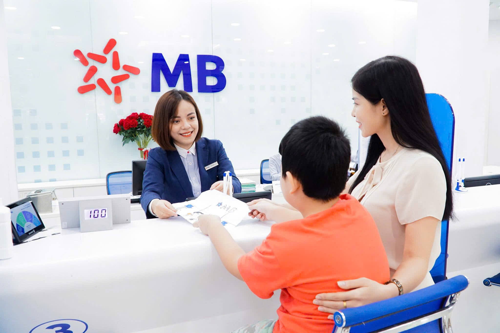 MB trở thành ngân hàng đầu tiên tại Việt Nam vượt 100.000 tỉ đồng vốn điều lệ- Ảnh 1.
