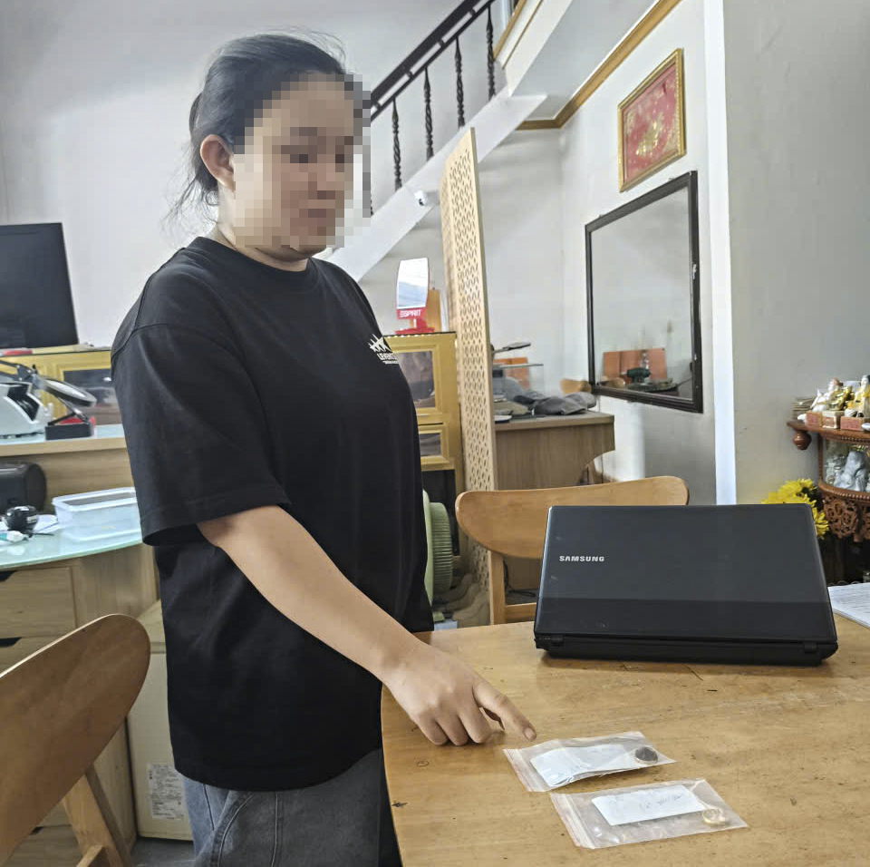 Trộm 9 chỉ vàng 9999 và 2 chiếc nhẫn, nữ nghi phạm bị công an tạm giữ- Ảnh 1.