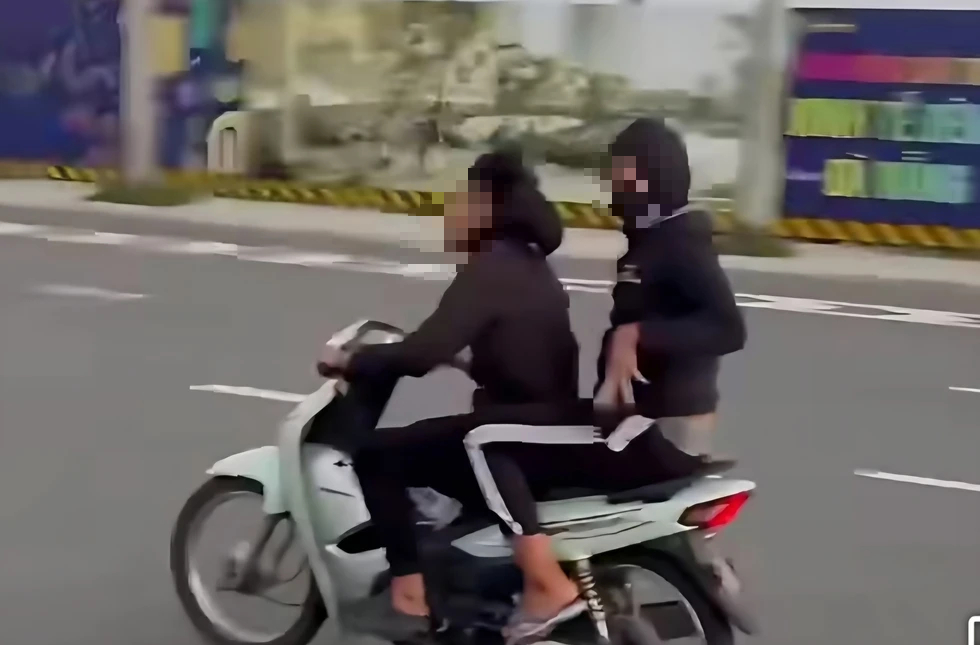Từ clip thiếu ni&ecirc;n cầm k&eacute;o khi&ecirc;u kh&iacute;ch người đi đường, lộ vụ trộm xe m&aacute;y ở Đ&agrave; Nẵng- Ảnh 1.