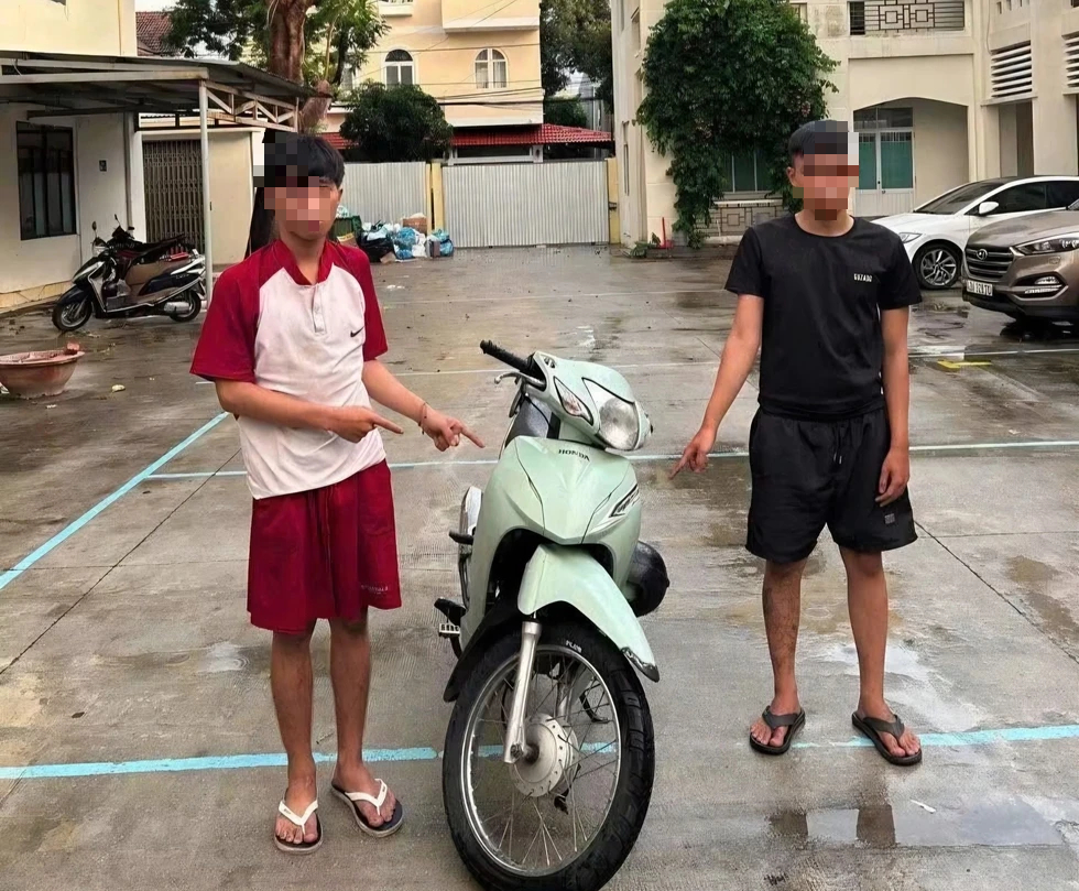 Từ clip thiếu ni&ecirc;n cầm k&eacute;o khi&ecirc;u kh&iacute;ch người đi đường, lộ vụ trộm xe m&aacute;y ở Đ&agrave; Nẵng- Ảnh 2.