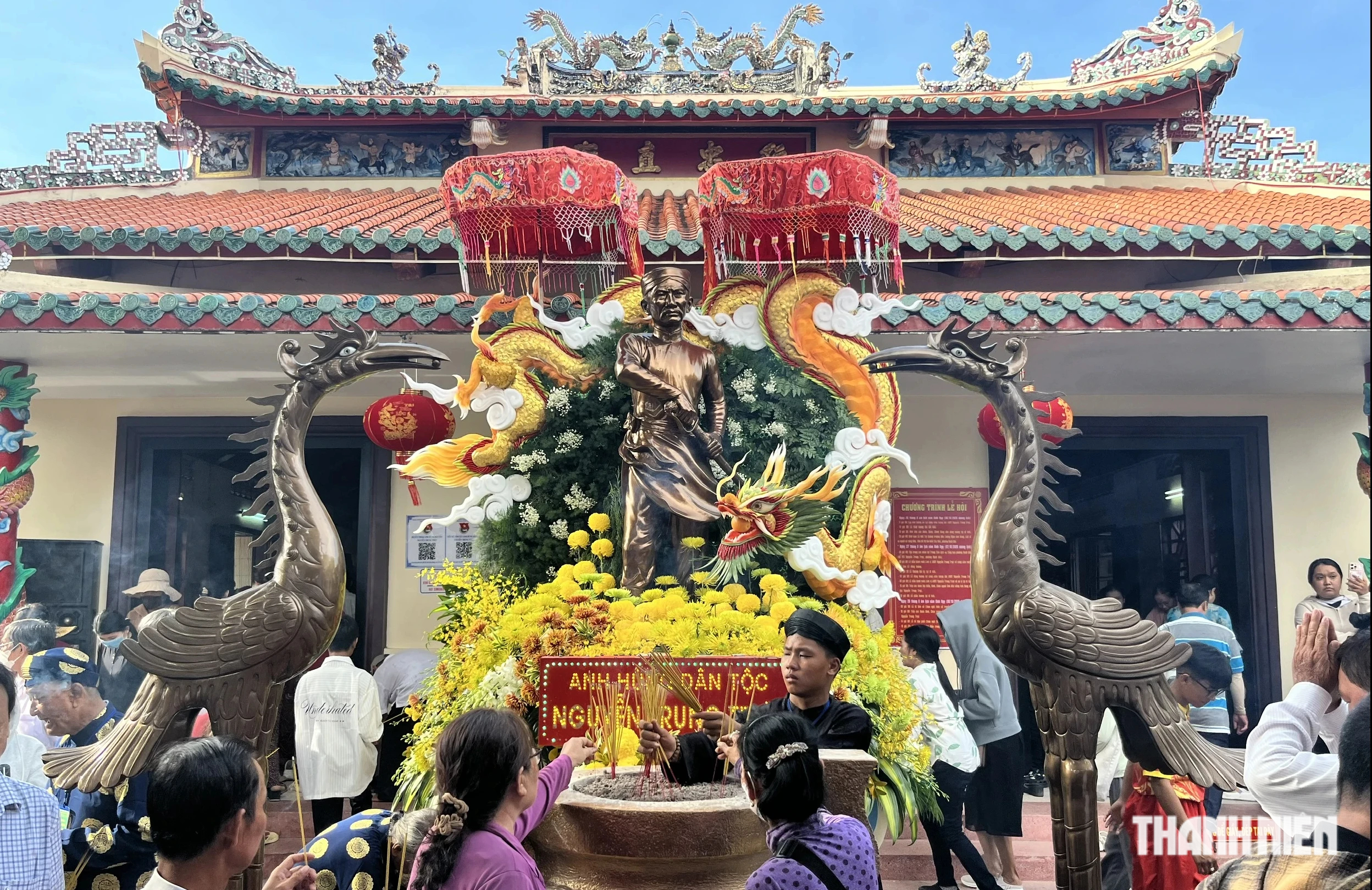 Đ&atilde;i cơm nước cho h&agrave;ng ng&agrave;n người dự lễ hội Anh h&ugrave;ng d&acirc;n tộc Nguyễn Trung Trực - Ảnh 1.