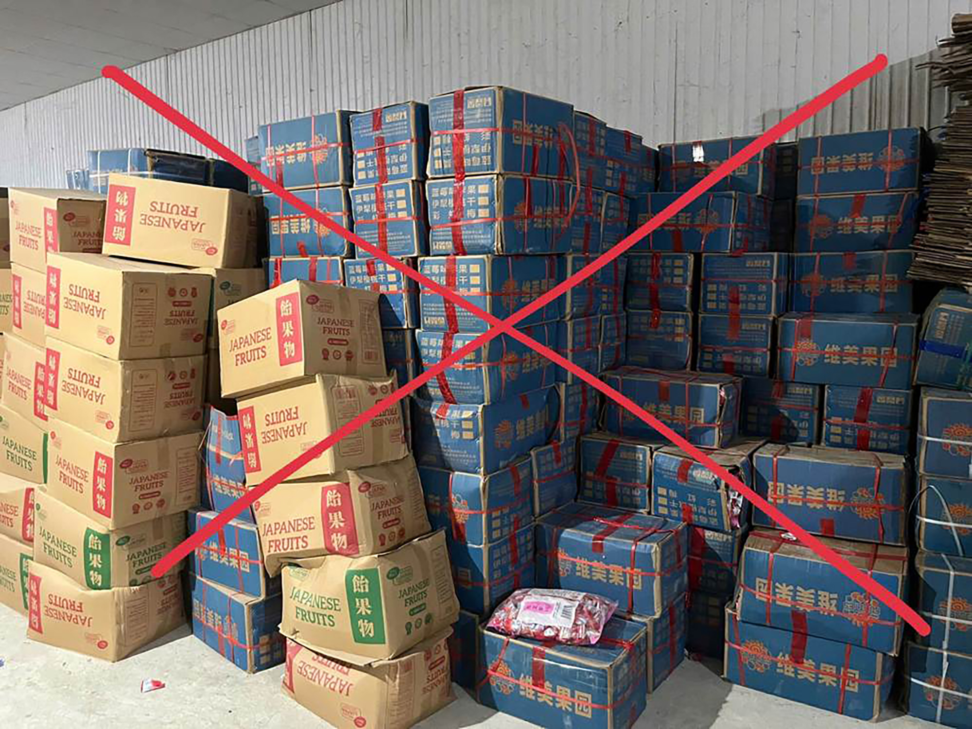 ‘Phù phép' gần 20 tấn bánh, kẹo trôi nổi thành hàng ngoại- Ảnh 2.