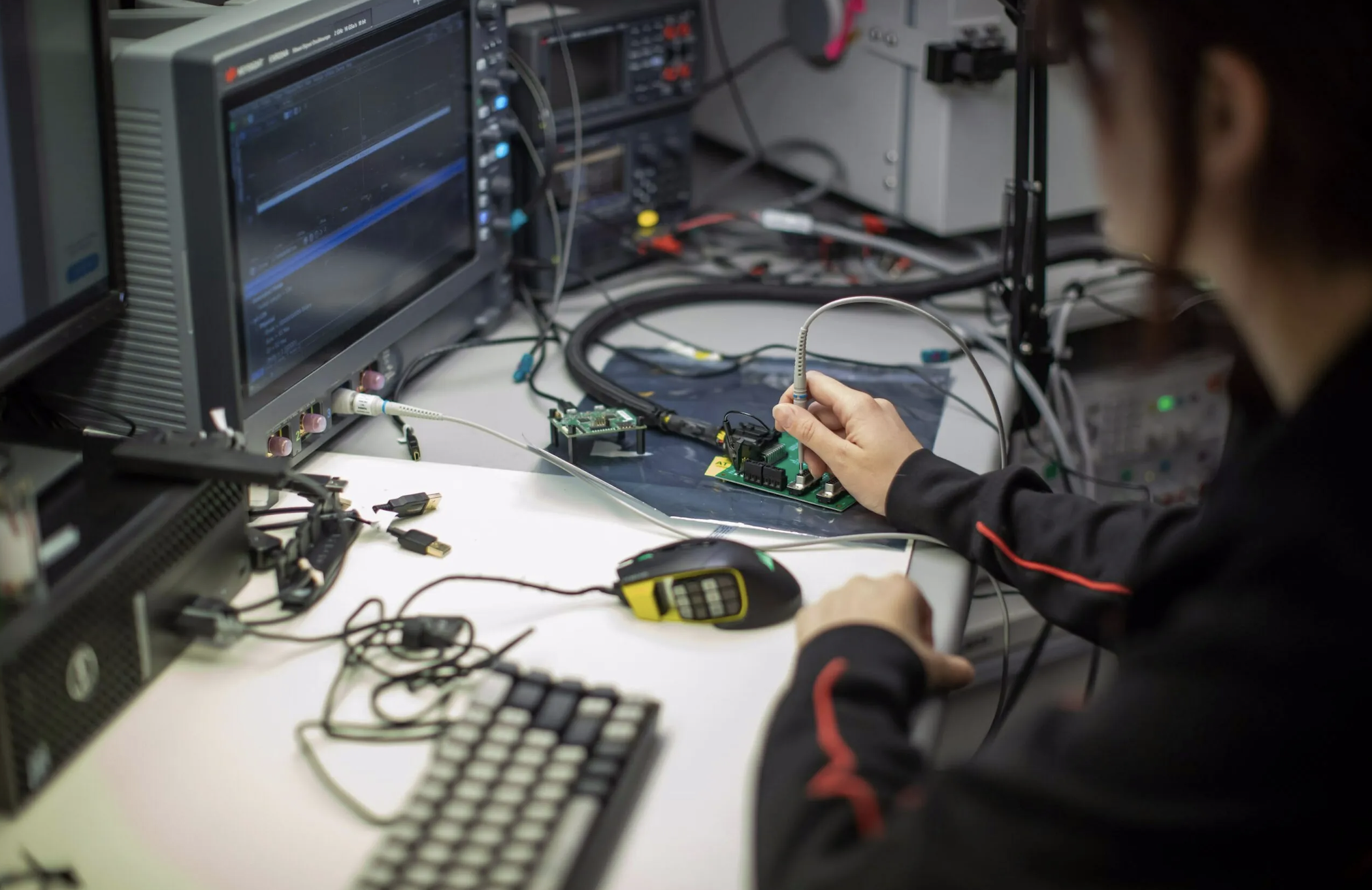 Ô tô tích hợp nhiều công nghệ, chi phí sửa chữa ngày càng gia tăng Ô tô tích hợp nhiều công nghệ, chi phí sửa chữa ngày càng gia tăng - Ảnh 2.