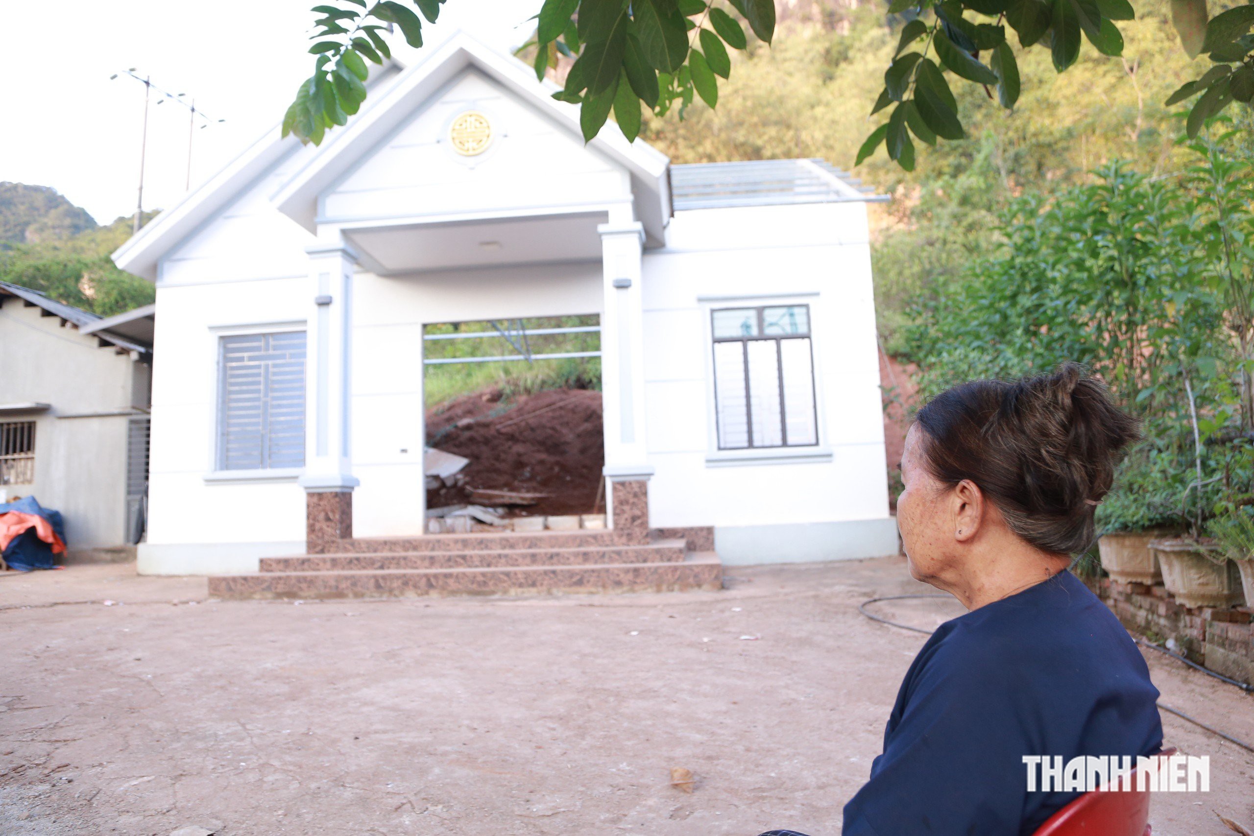 Sống thấp thỏm dưới mảng đồi nứt toác - Ảnh 2.
