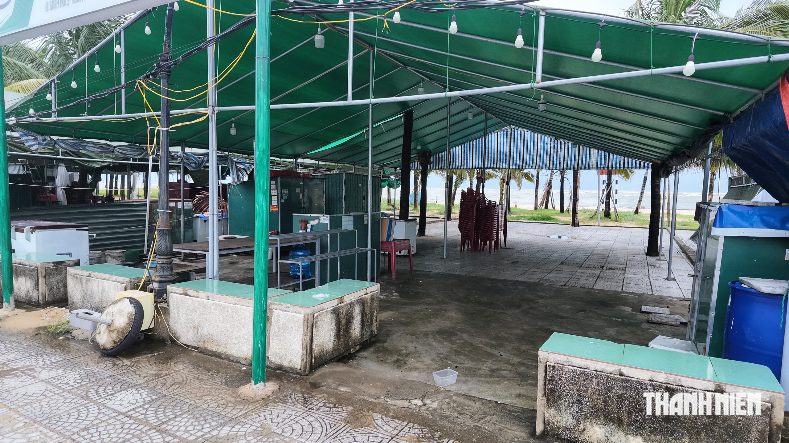 Hàng quán dọc biển Nhật Lệ phải di dời ngay trong 5 ngày cảnh báo mưa lớn?- Ảnh 4.