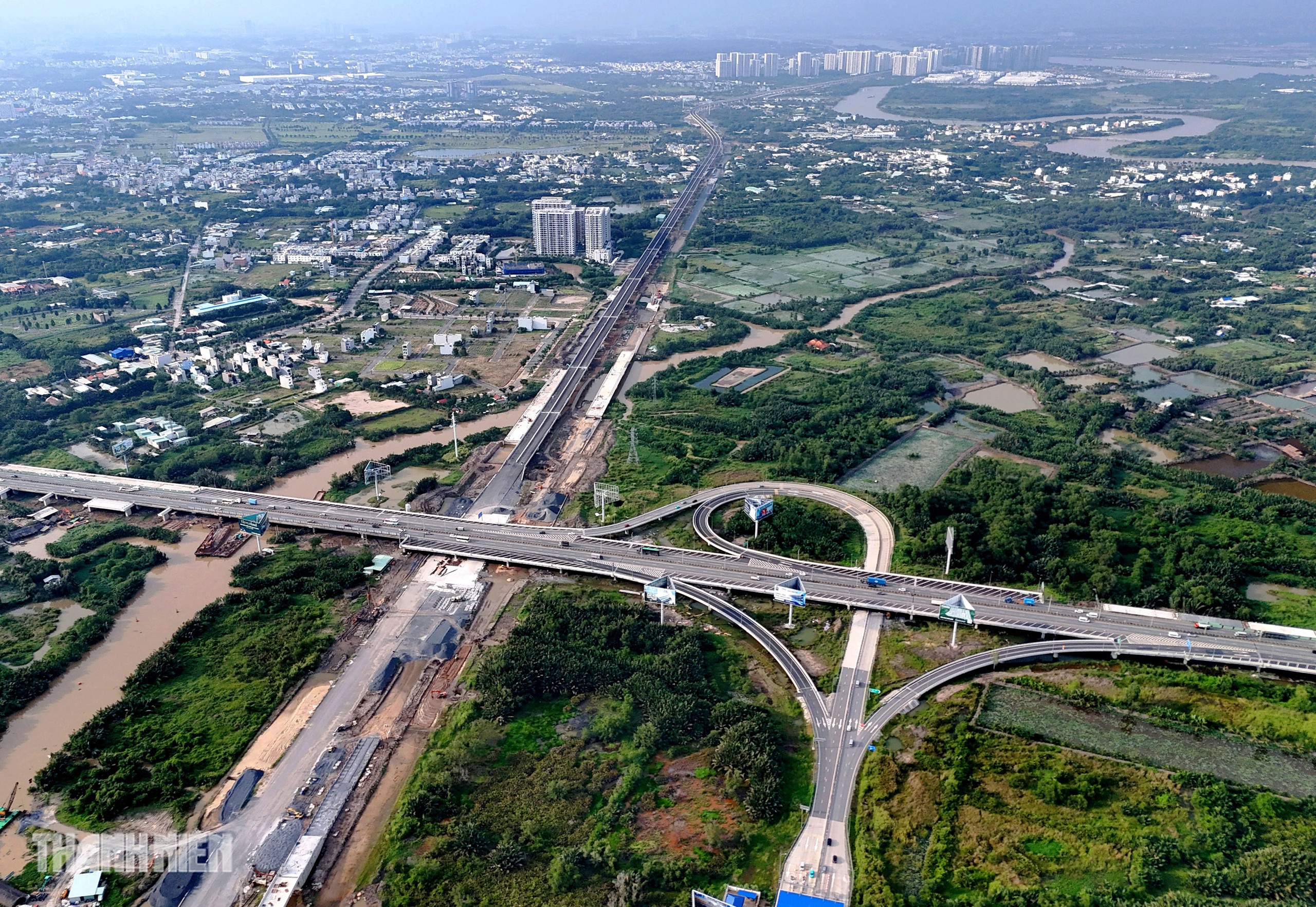 Cầu cạn Vành đai 3 tăng tốc, hướng đến thông xe vào tháng 11 - Ảnh 13.