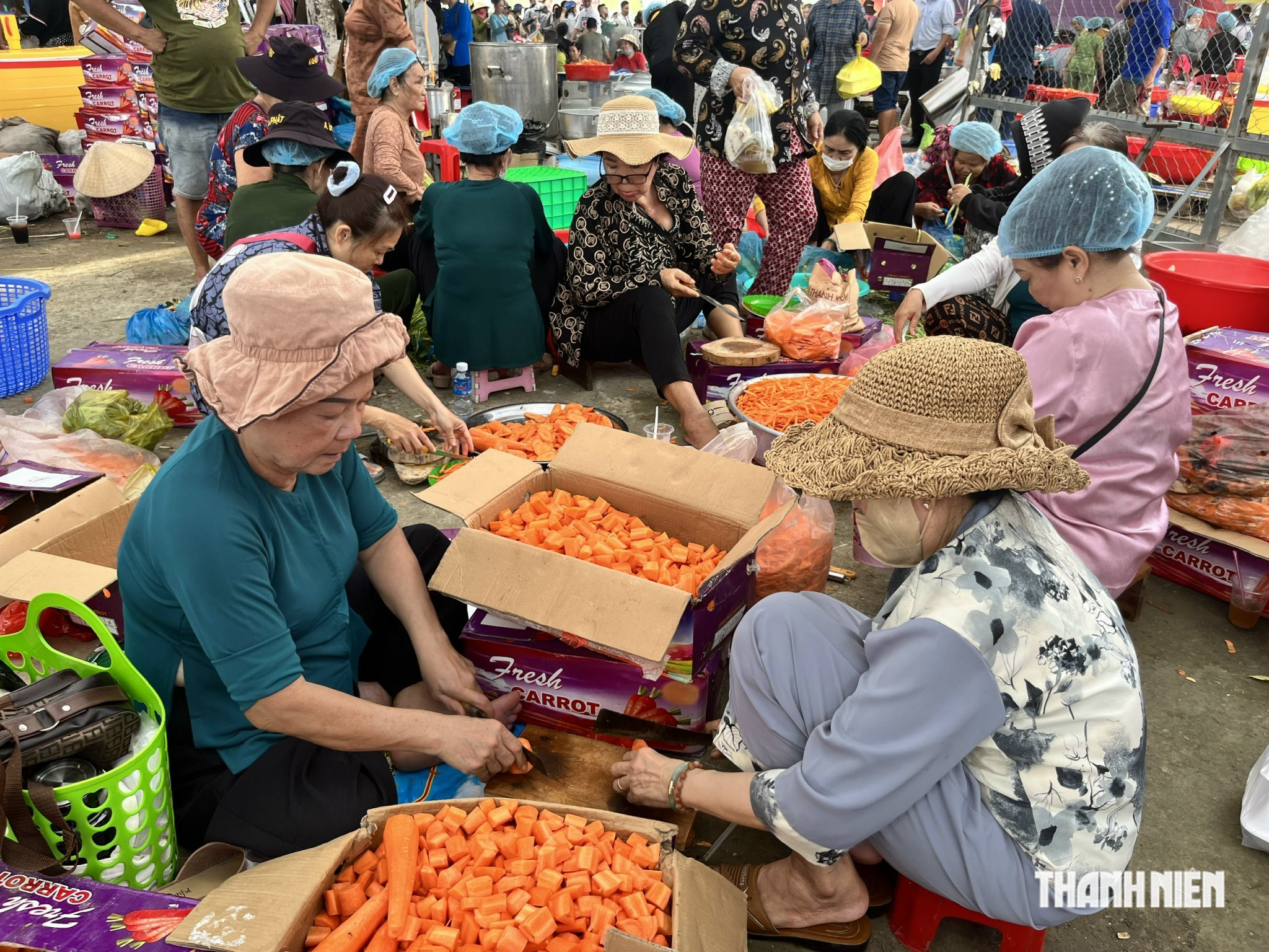 Đ&atilde;i cơm nước cho h&agrave;ng ng&agrave;n người dự lễ hội Anh h&ugrave;ng d&acirc;n tộc Nguyễn Trung Trực - Ảnh 4.