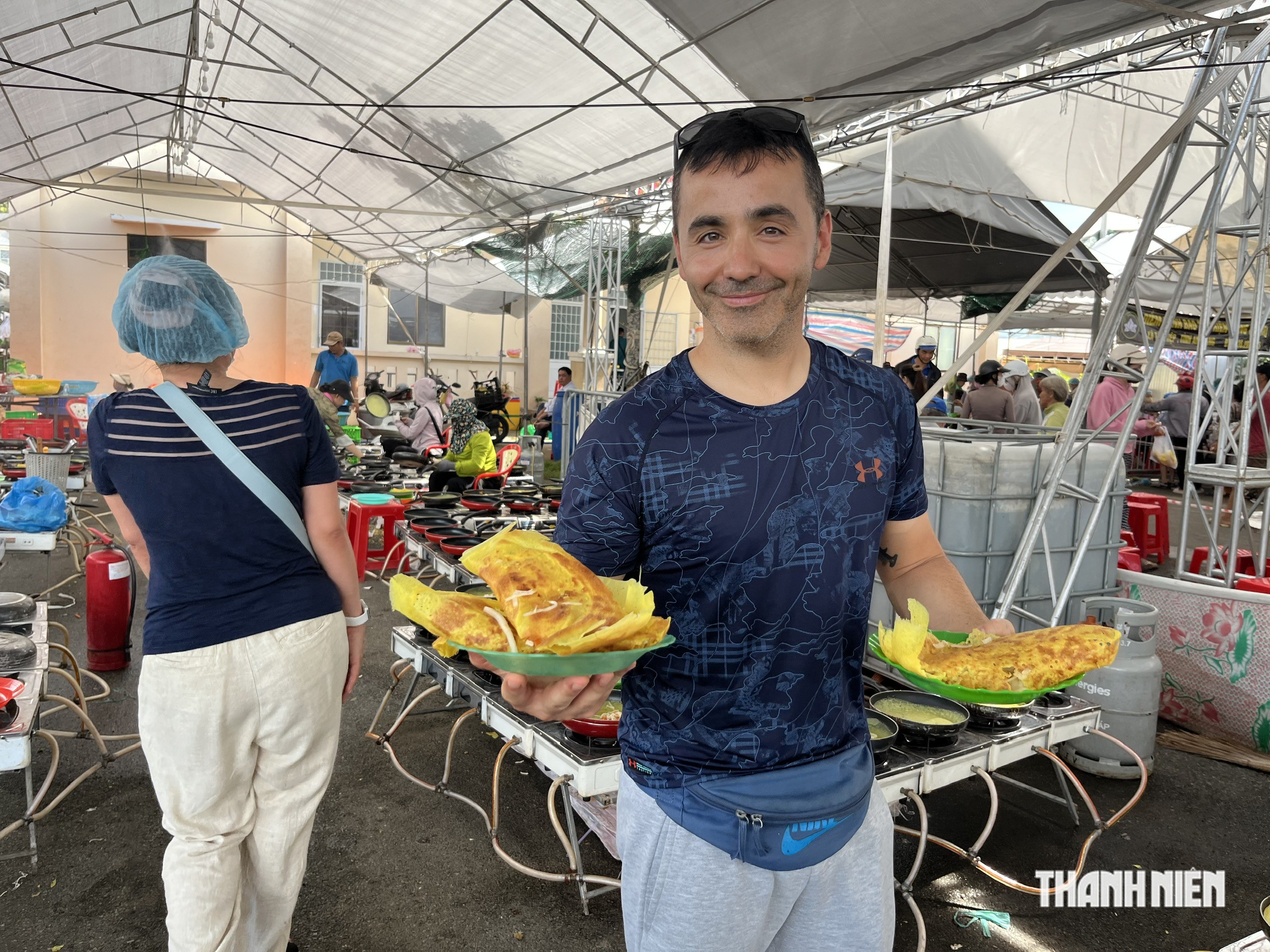 Đ&atilde;i cơm nước cho h&agrave;ng ng&agrave;n người dự lễ hội Anh h&ugrave;ng d&acirc;n tộc Nguyễn Trung Trực - Ảnh 9.