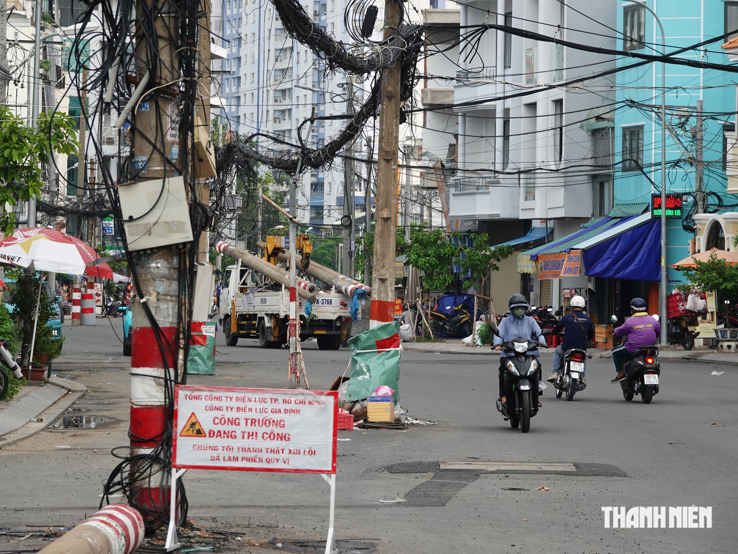 Phường Bình Thạnh di dời cột điện án ngữ trên đường ngàn tỉ - Ảnh 3.