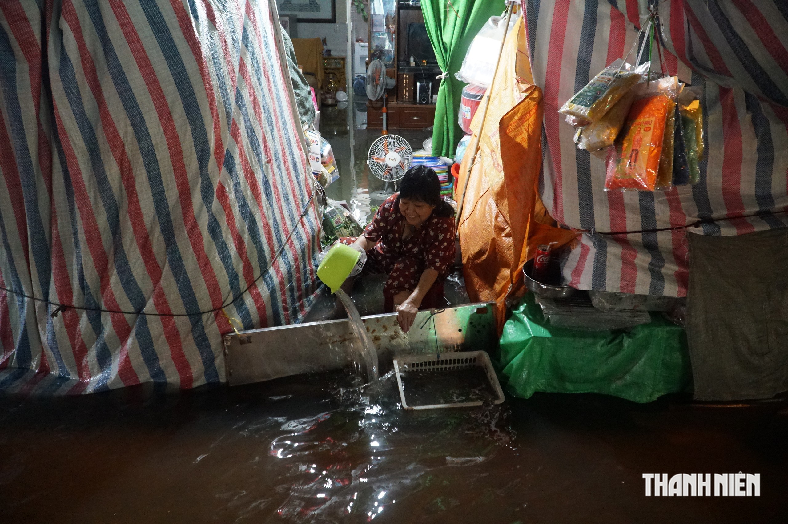 Một đêm ngập ở TP.HCM, có gia đình mất cả trăm triệu: Nước rút, thiệt hại còn đó- Ảnh 5.