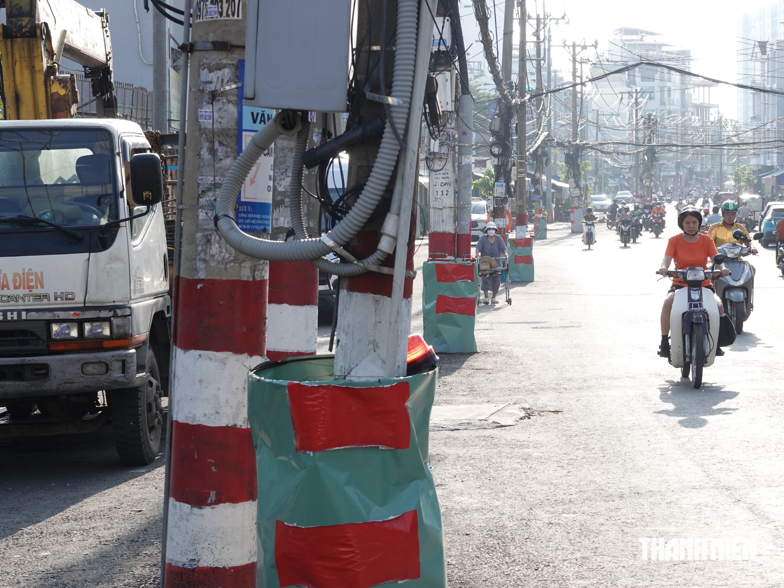 Phường Bình Thạnh di dời cột điện án ngữ trên đường ngàn tỉ - Ảnh 4.