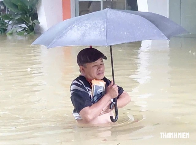 Miền Trung mưa lớn dồn dập, 2 thành phố được cảnh báo thiên tai cấp 2 - Ảnh 1.