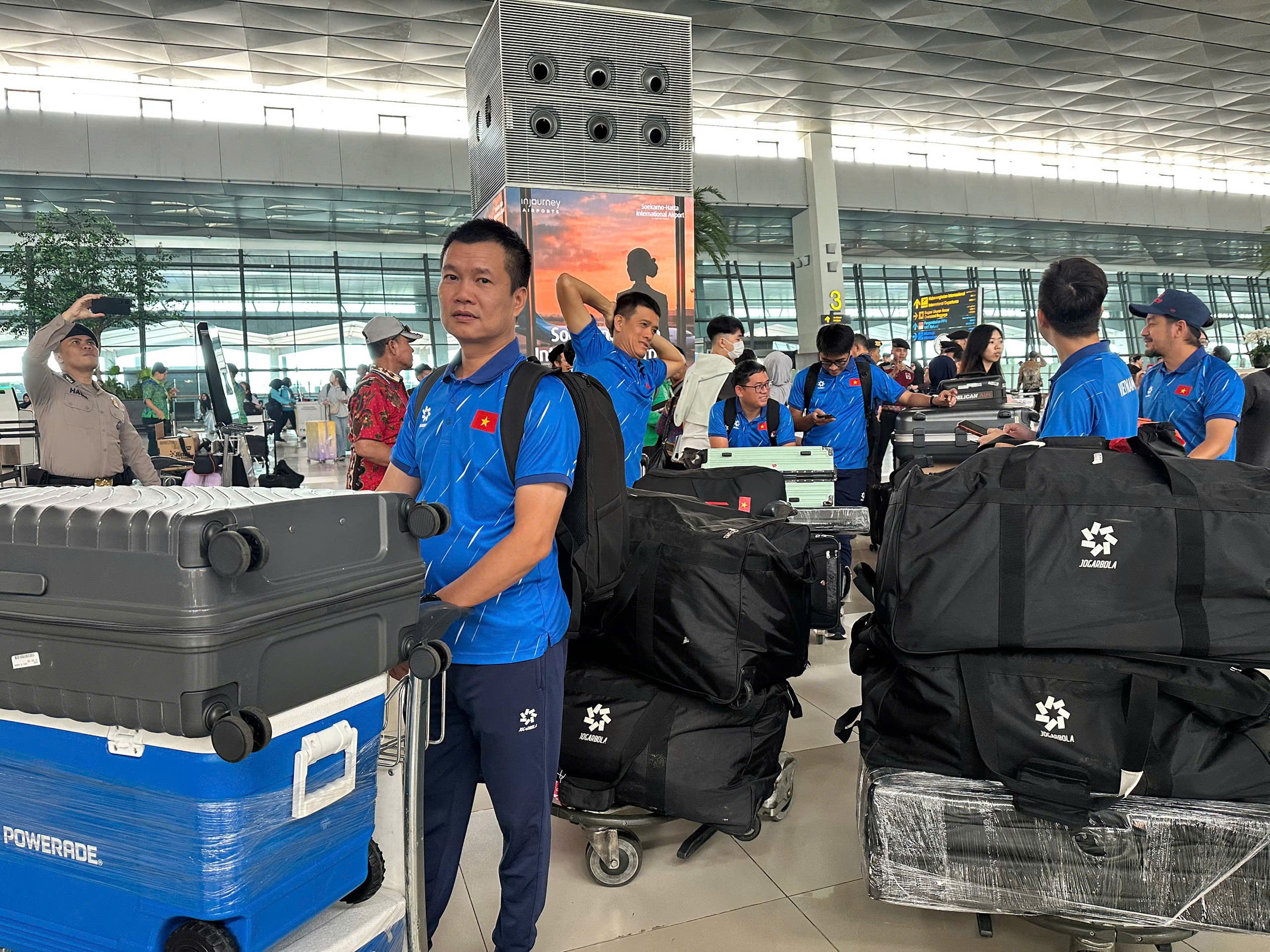 Đội tuyển Việt Nam rời Indonesia về nước: Bao giờ hội qu&acirc;n lại, đấu giải g&igrave;?- Ảnh 4.