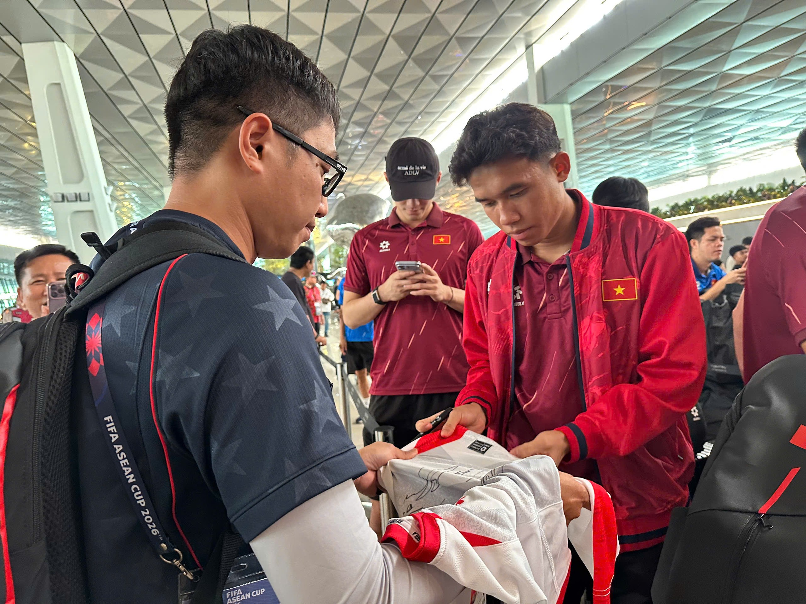 Đội tuyển Việt Nam rời Indonesia về nước: Bao giờ hội qu&acirc;n lại, đấu giải g&igrave;?- Ảnh 3.