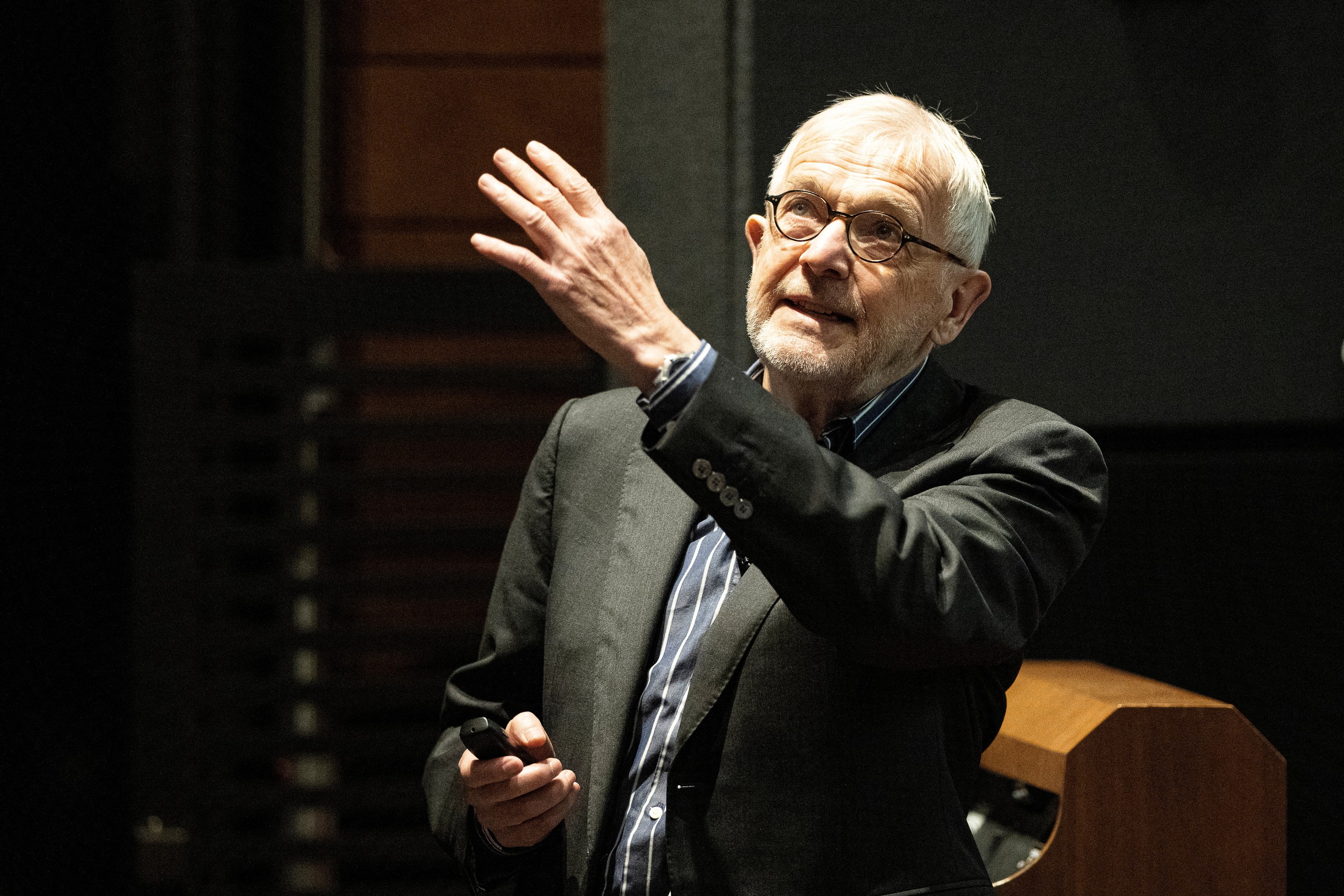  Giải Nobel 'chắc chắn kh&ocirc;ng phải động lực' của nghi&ecirc;n cứu 'hạt ma' neutrino - Ảnh 1.