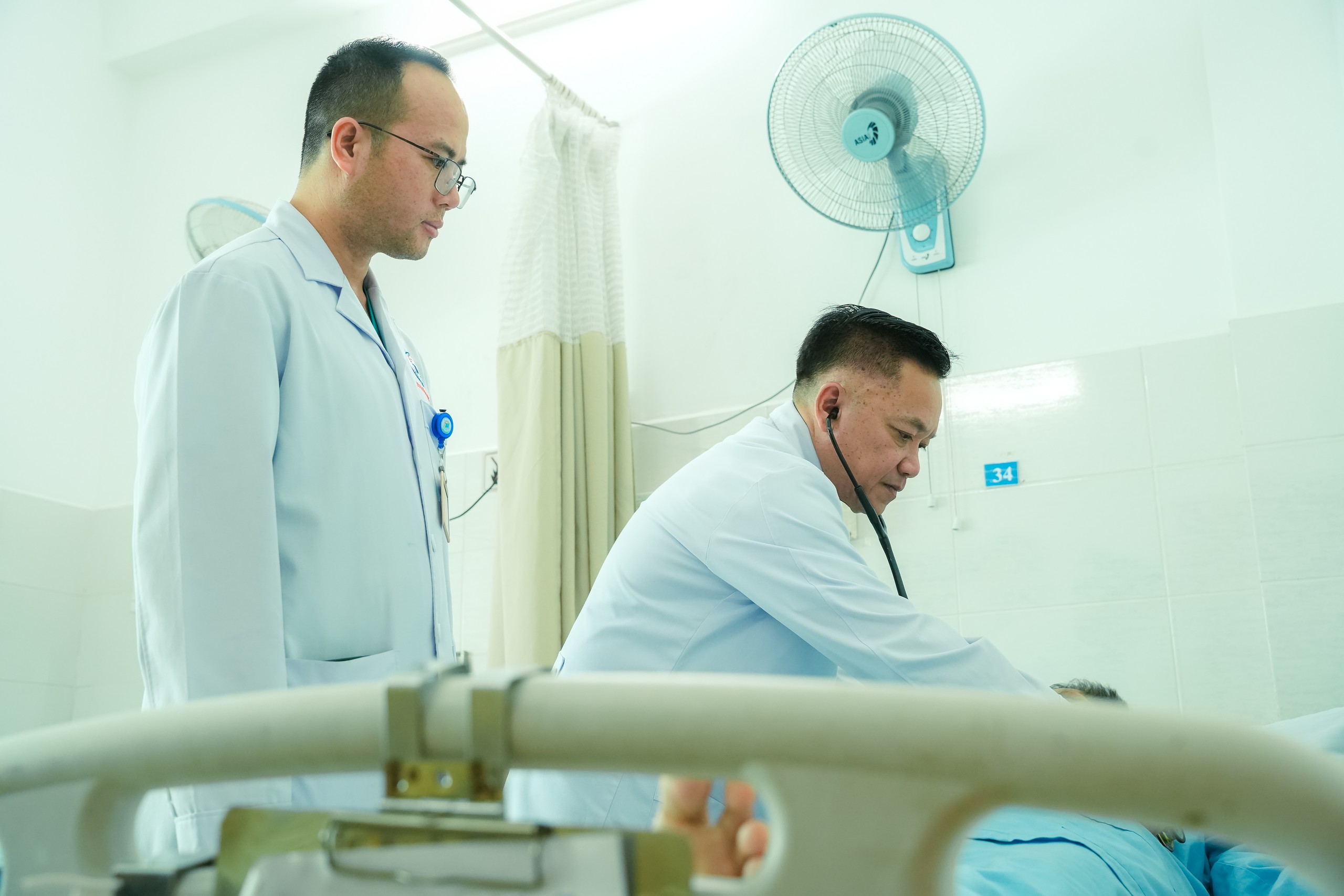 Dùng khí CO₂ thay thuốc cản quang, cứu chân cho bệnh nhân suy thận - Ảnh 1.