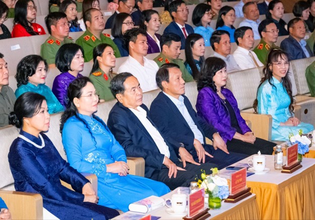 Bộ Công an và Hội Liên hiệp phụ nữ Việt Nam 'Kết nối yêu thương' - Ảnh 2.