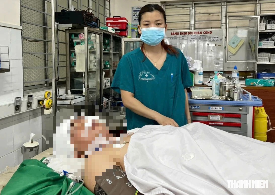 Người chồng trong vụ thảm án được xuất viện, gia đình đưa về quê điều trị - Ảnh 2.
