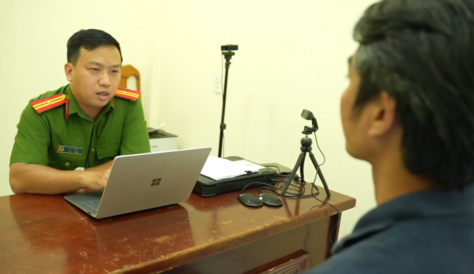 Công an làm việc với người tung thông tin sai sự thật về Novaland - Ảnh 1.