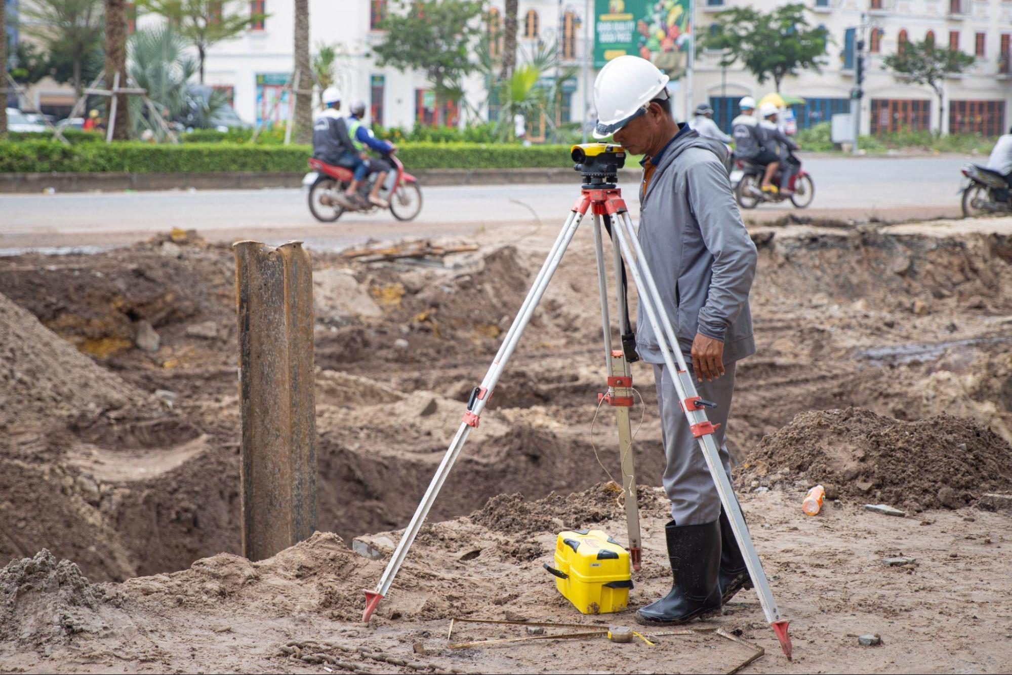 Cận cảnh trục đại lộ 10 làn xe tích hợp tuyến tàu điện nhẹ tại Phú Quốc - Ảnh 8.