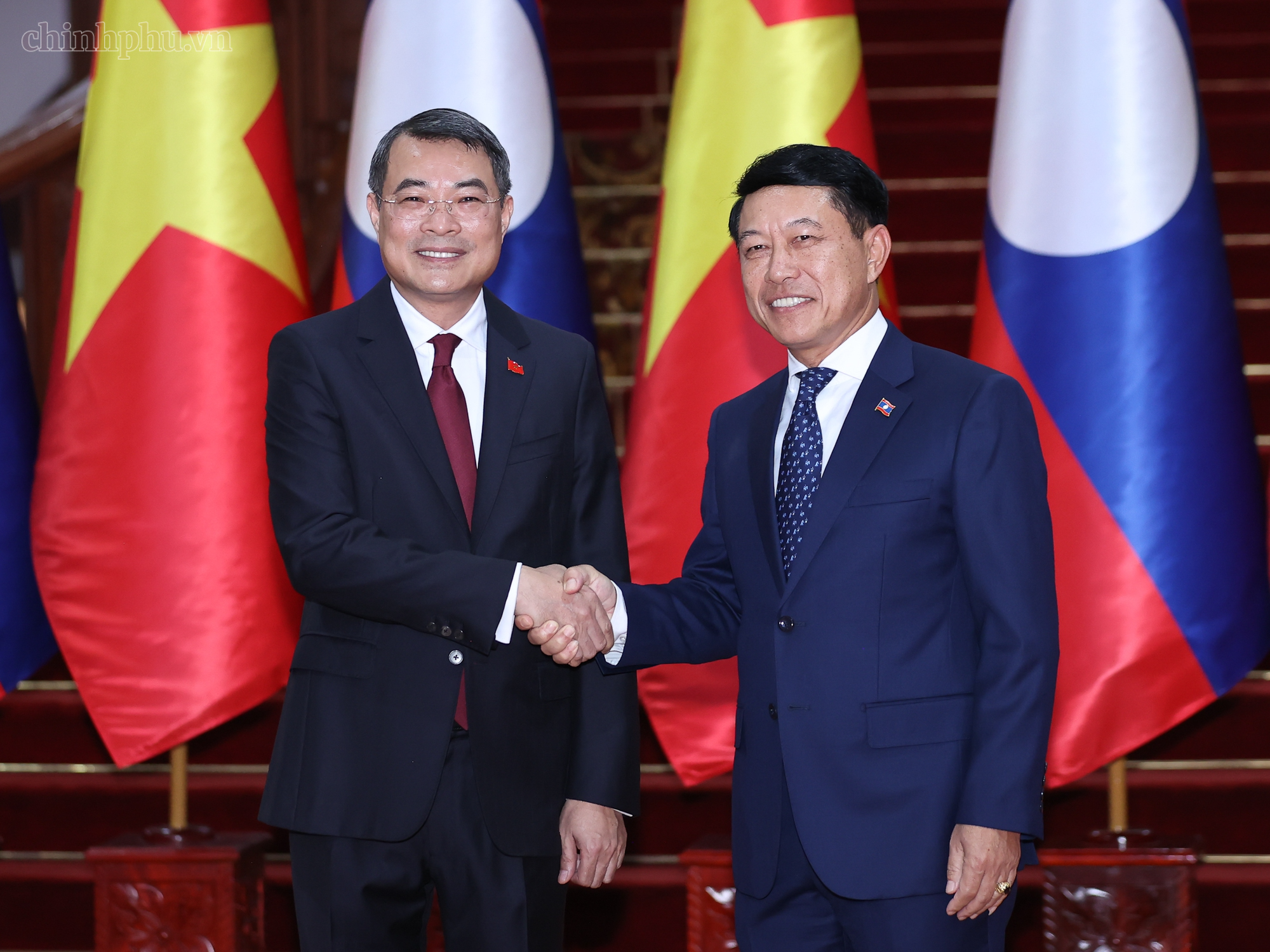 Thủ tướng Lào Saleumxay Kommasith chủ trì lễ đón chính thức Thủ tướng Lê Minh Hưng - Ảnh 2.