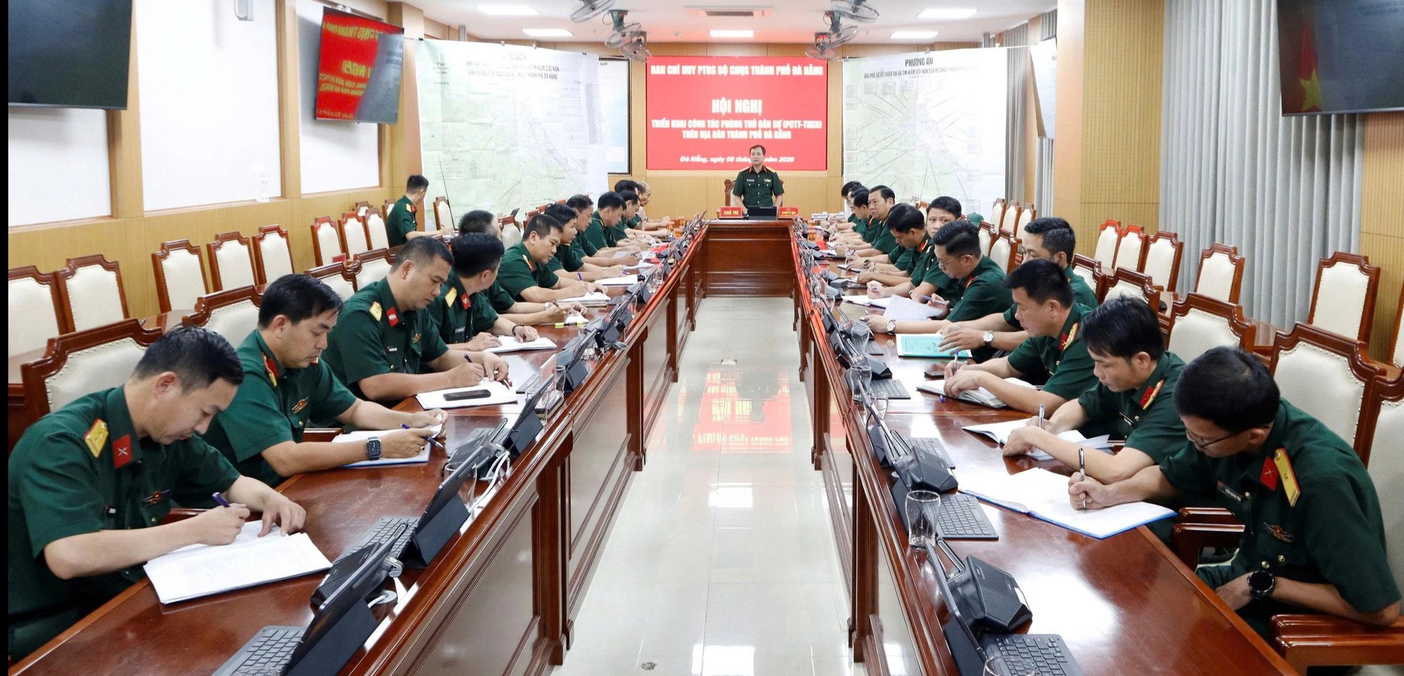 Đà Nẵng điều xe thiết giáp, gần 130 quân nhân sẵn sàng ứng phó mưa lũ - Ảnh 1.