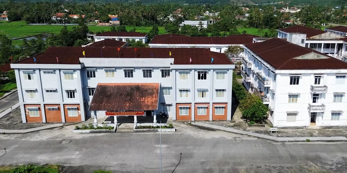 Huế chuyển giao nhiều cơ sở y tế sang tuyến Trung ương quản lý - Ảnh 2.