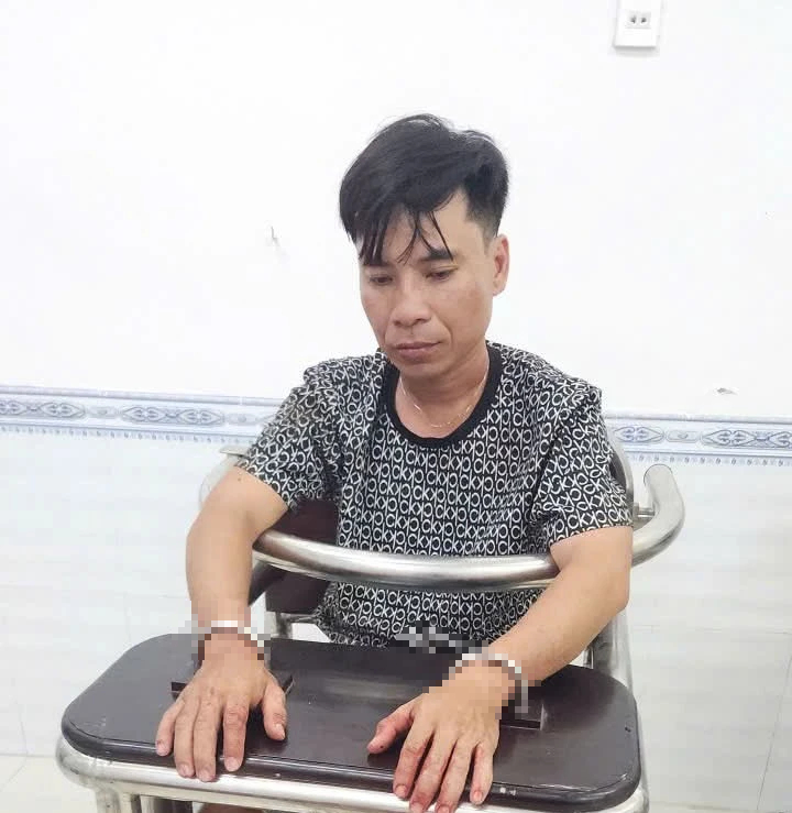 Khởi tố vụ án nghi ghen tuông chém 3 mẹ con ở Cà Mau
- Ảnh 1.