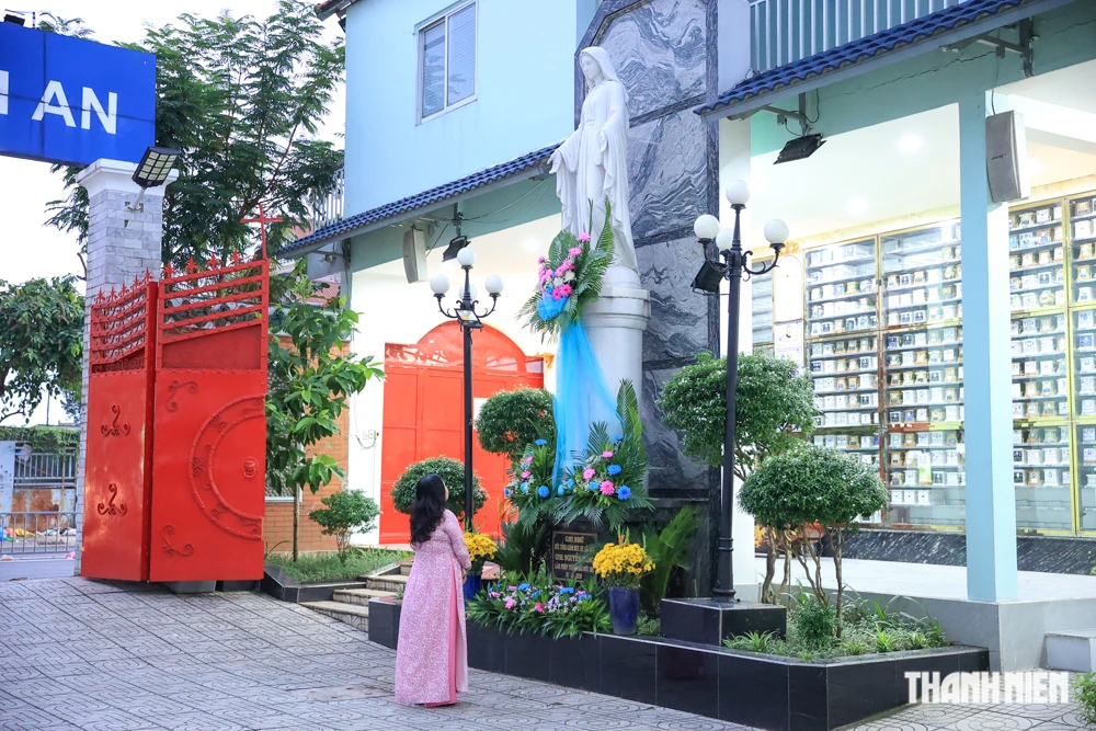 Nhà thờ ở TP.HCM dựng lên từ bãi đổ tro của nhà máy rượu xưa- Ảnh 8.