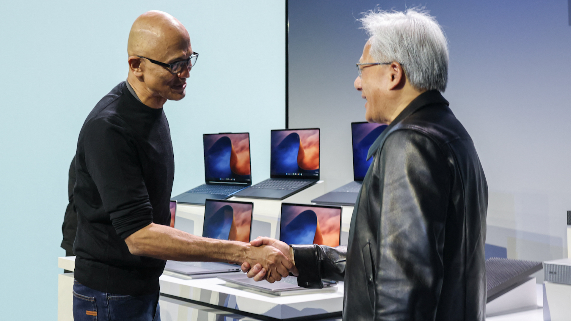 Microsoft muốn AI vận hành ngay trên laptop thay vì nền tảng đám mây - Ảnh 1.