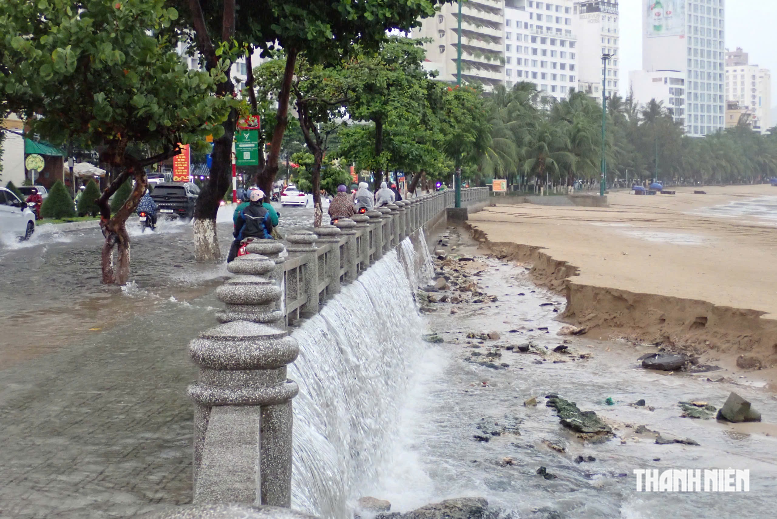 Khánh Hòa đóng 5 cửa xả dọc bãi tắm phía bắc Nha Trang, chống ô nhiễm biển - Ảnh 2.