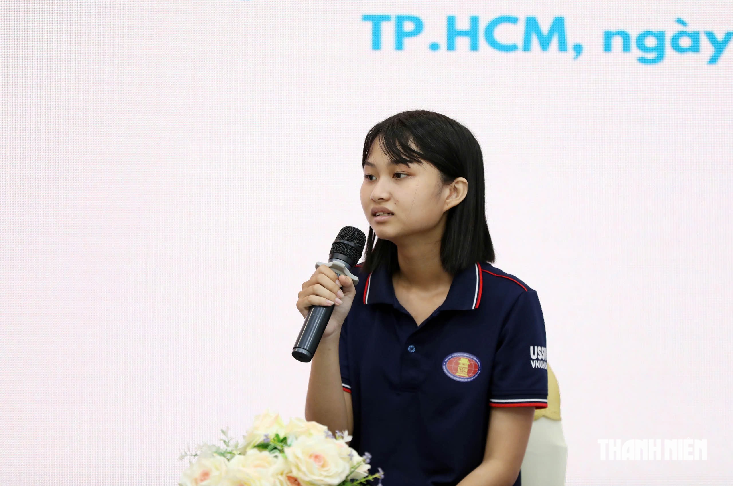 Ai cũng xúc động chứng kiến phép màu thay đổi cuộc đời những học trò nghèo - Ảnh 2.