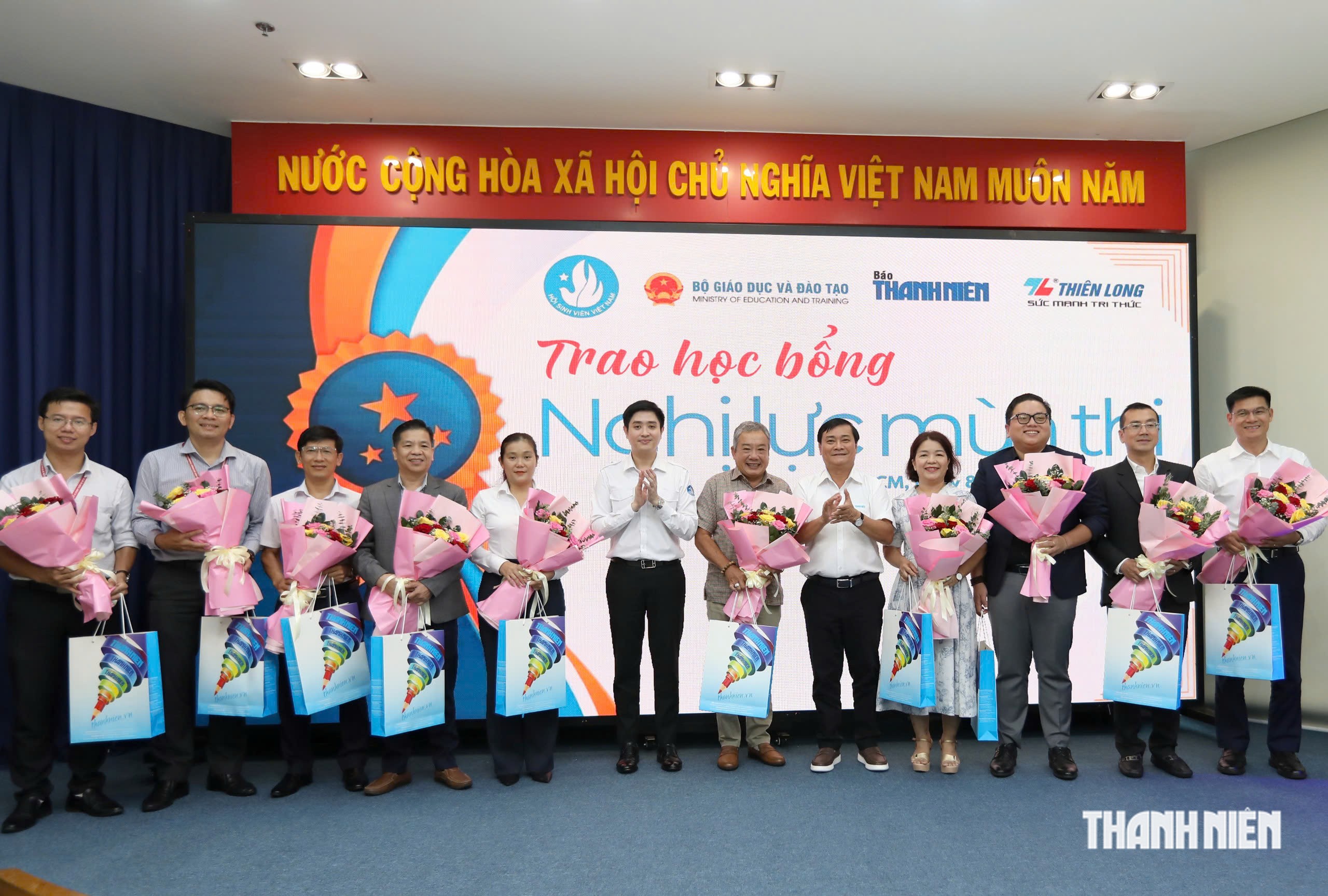 Ai cũng xúc động chứng kiến phép màu thay đổi cuộc đời những học trò nghèo - Ảnh 12.