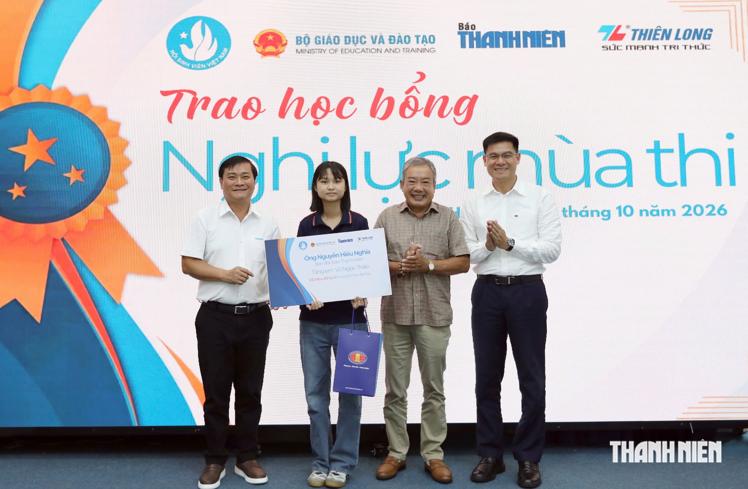 Ai cũng xúc động chứng kiến phép màu thay đổi cuộc đời những học trò nghèo - Ảnh 3.