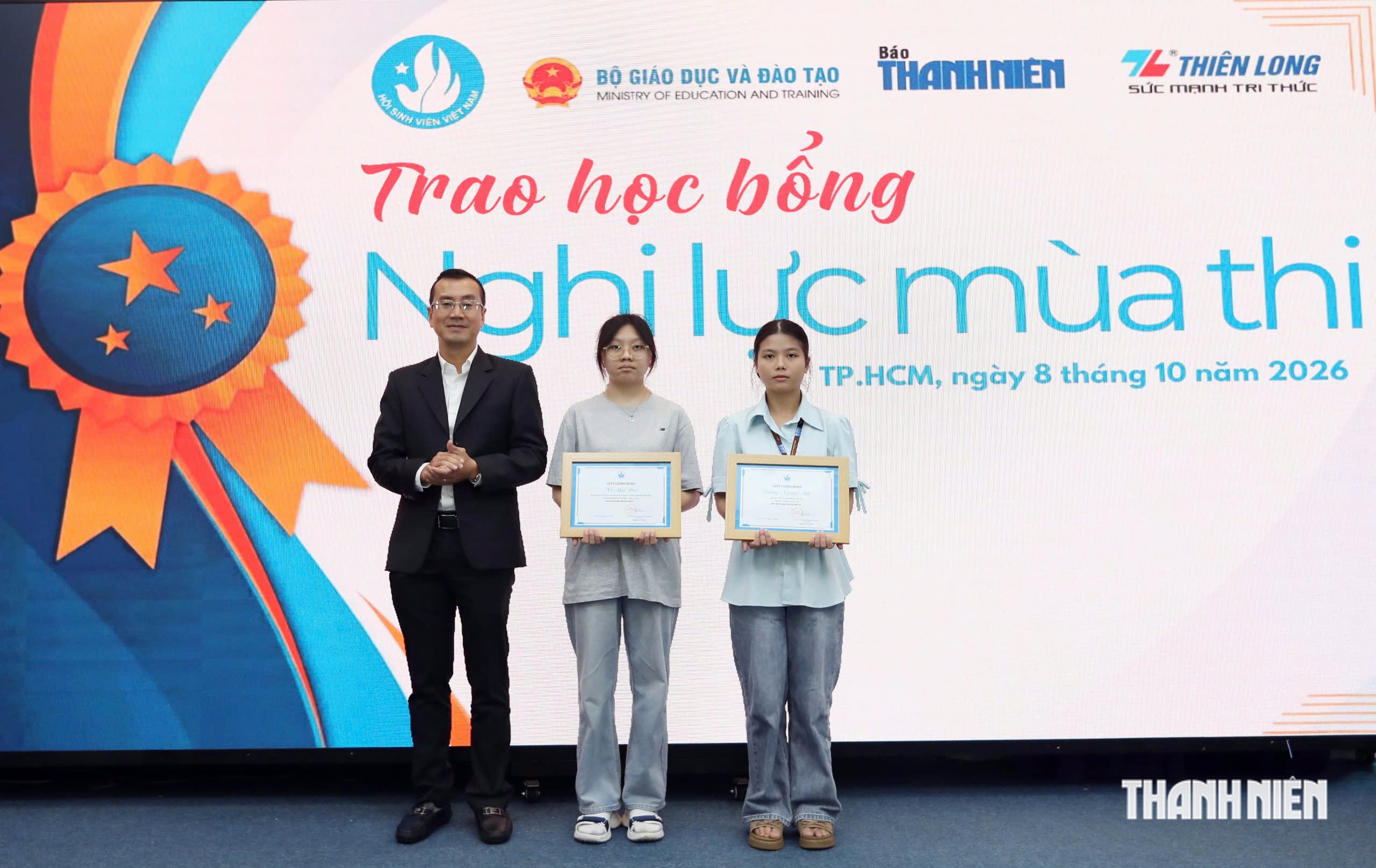 Ai cũng x&uacute;c động chứng kiến ph&eacute;p m&agrave;u thay đổi cuộc đời những học tr&ograve; ngh&egrave;o - Ảnh 11.
