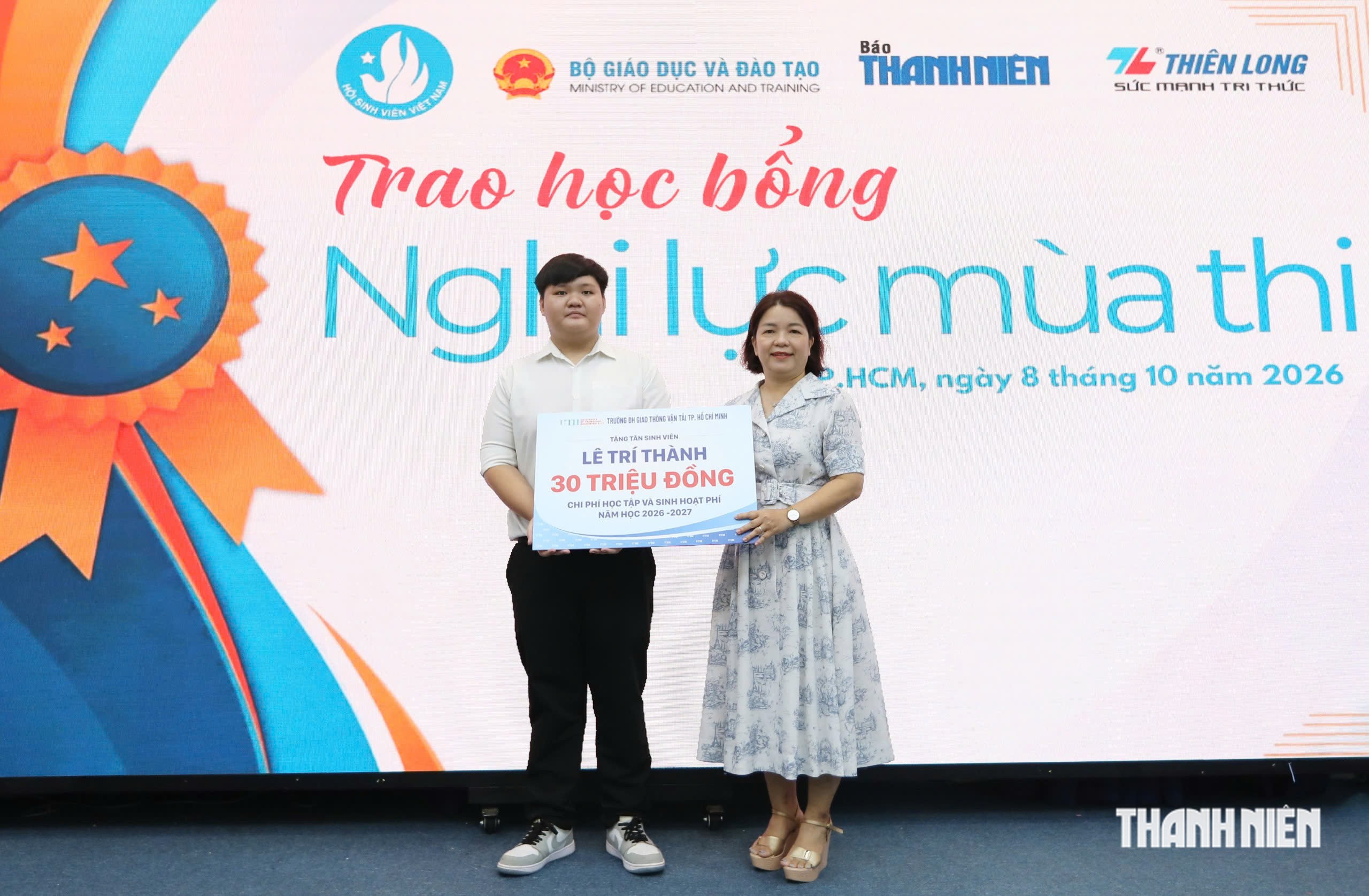 Ai cũng xúc động chứng kiến phép màu thay đổi cuộc đời những học trò nghèo - Ảnh 10.