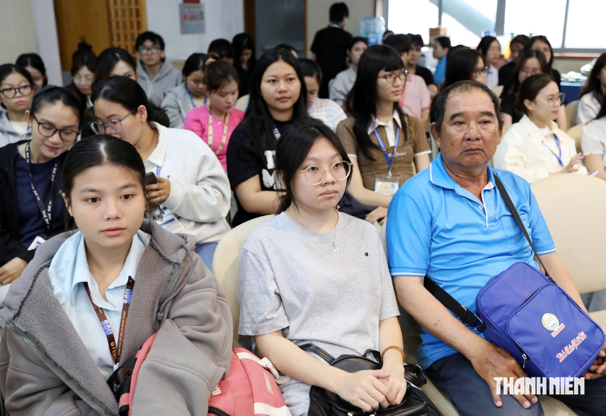 Ai cũng xúc động chứng kiến phép màu thay đổi cuộc đời những học trò nghèo - Ảnh 15.