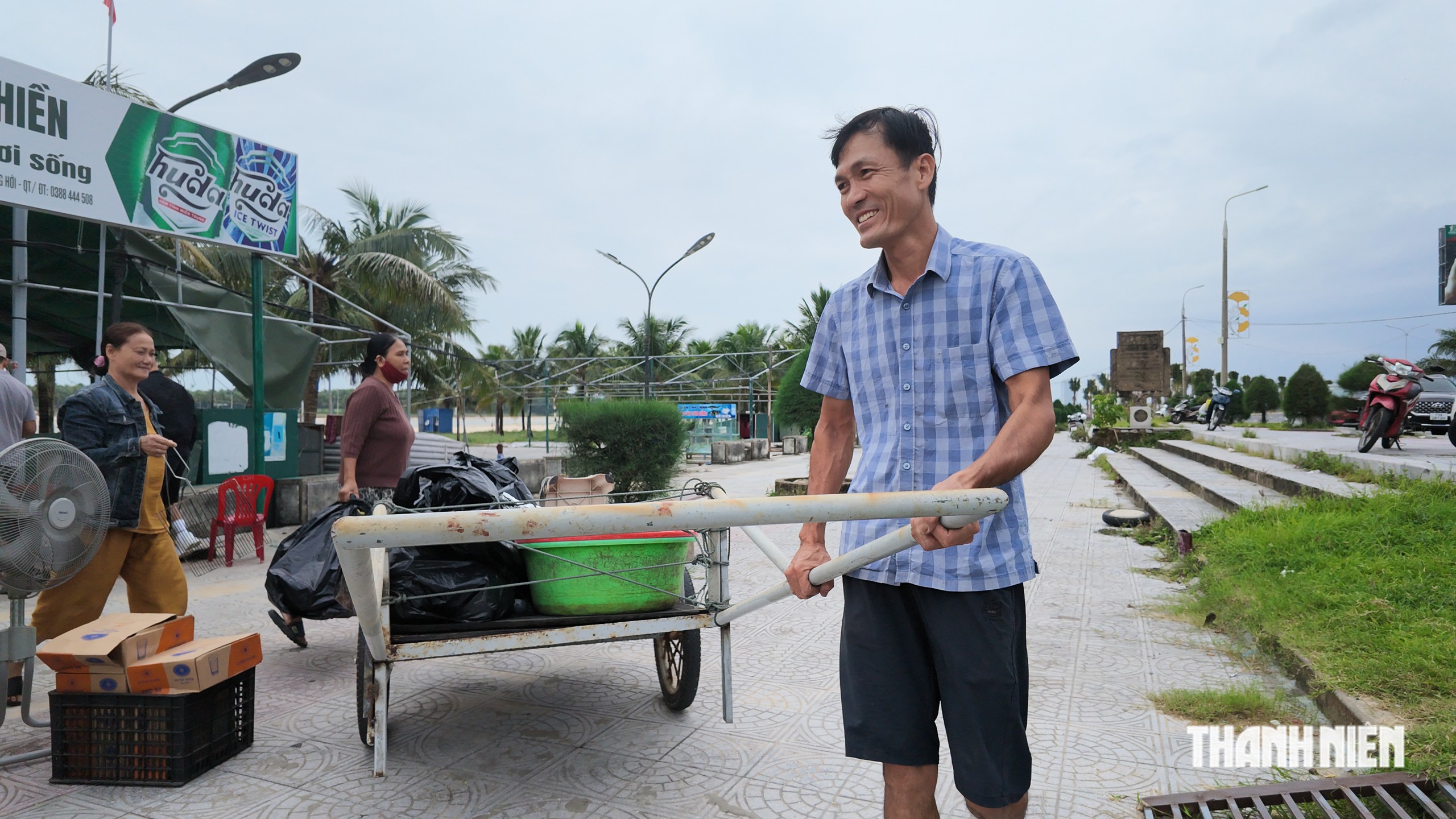 Bãi biển Nhật Lệ ngày hàng chục hàng quán tháo dỡ, trả lại mặt bằng - Ảnh 8.