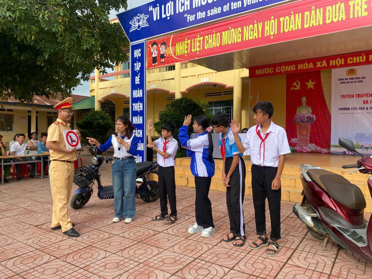 Giao xe máy cho con chưa đủ tuổi: Có thể bị phạt cải tạo không giam giữ đến 3 năm- Ảnh 1.