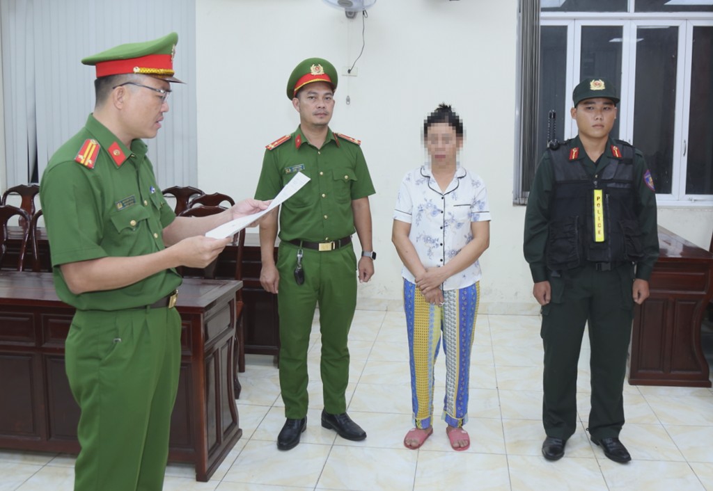 Khởi tố chủ trại heo cho 2.349 con heo ăn chất cấm để tăng trọng lượng - Ảnh 1.