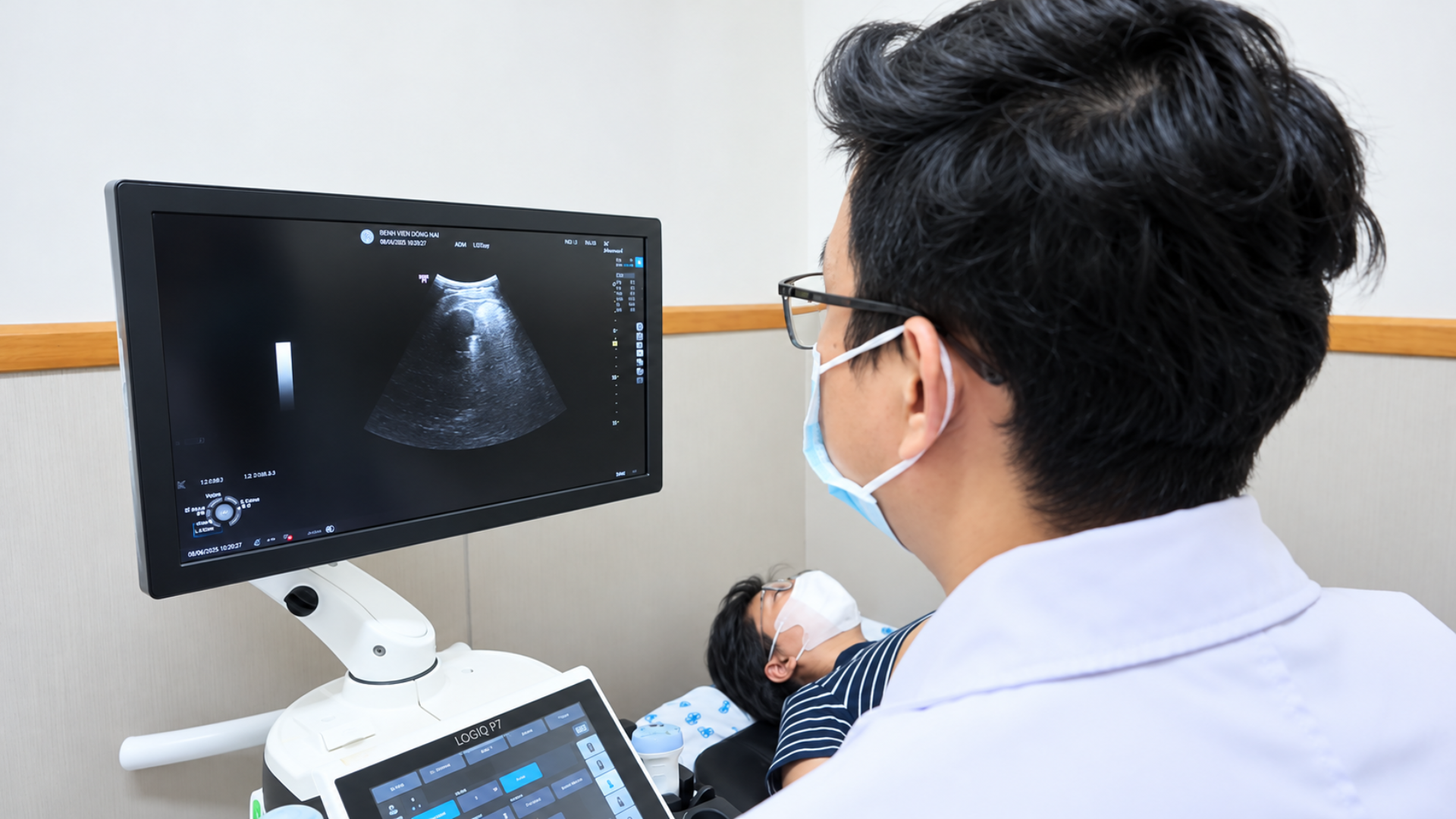 Tiêu chảy: Bù nước, ăn uống và dùng thuốc như thế nào cho đúng? - Ảnh 2.